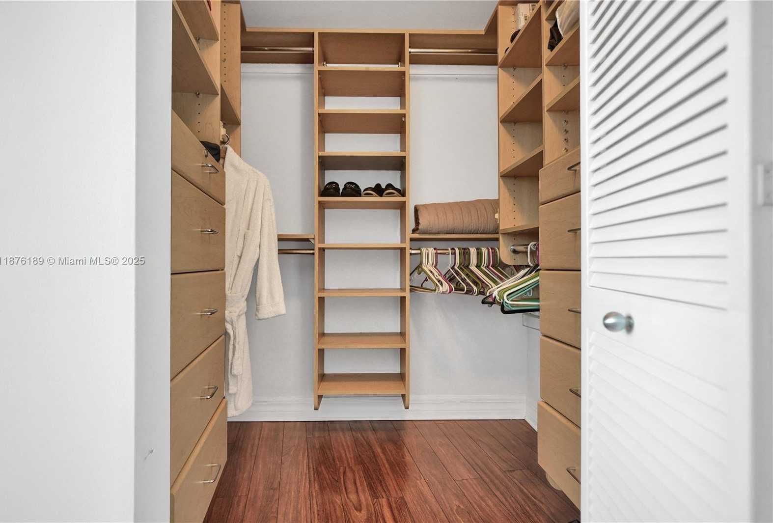 Small Image of 808 BRICKELL KEY DR #2506, Miami Number 15