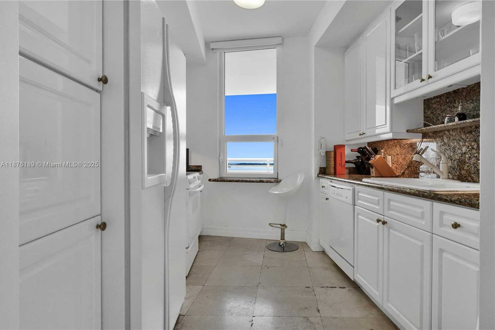Small Image of 808 BRICKELL KEY DR #2506, Miami Number 8