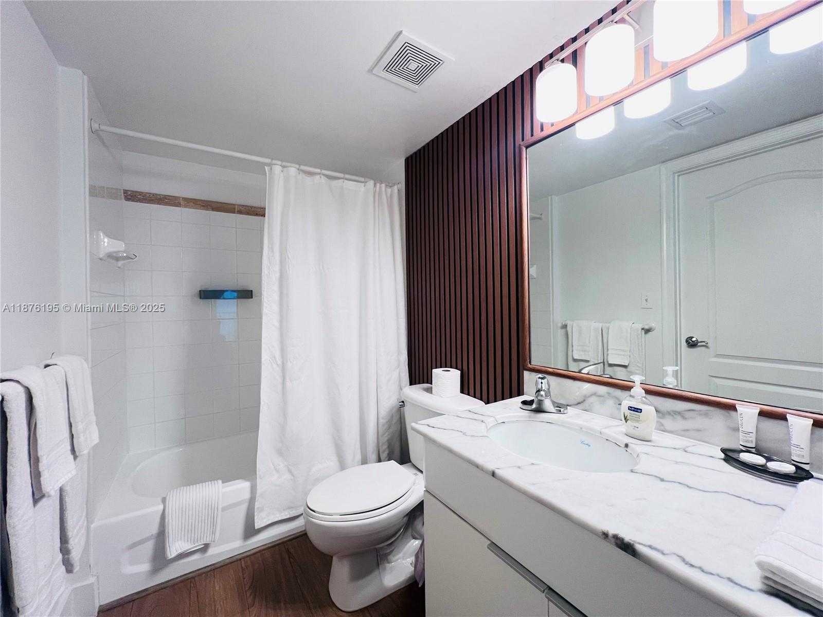 Small Image of 1200 BRICKELL BAY DR #2809, Miami Number 18