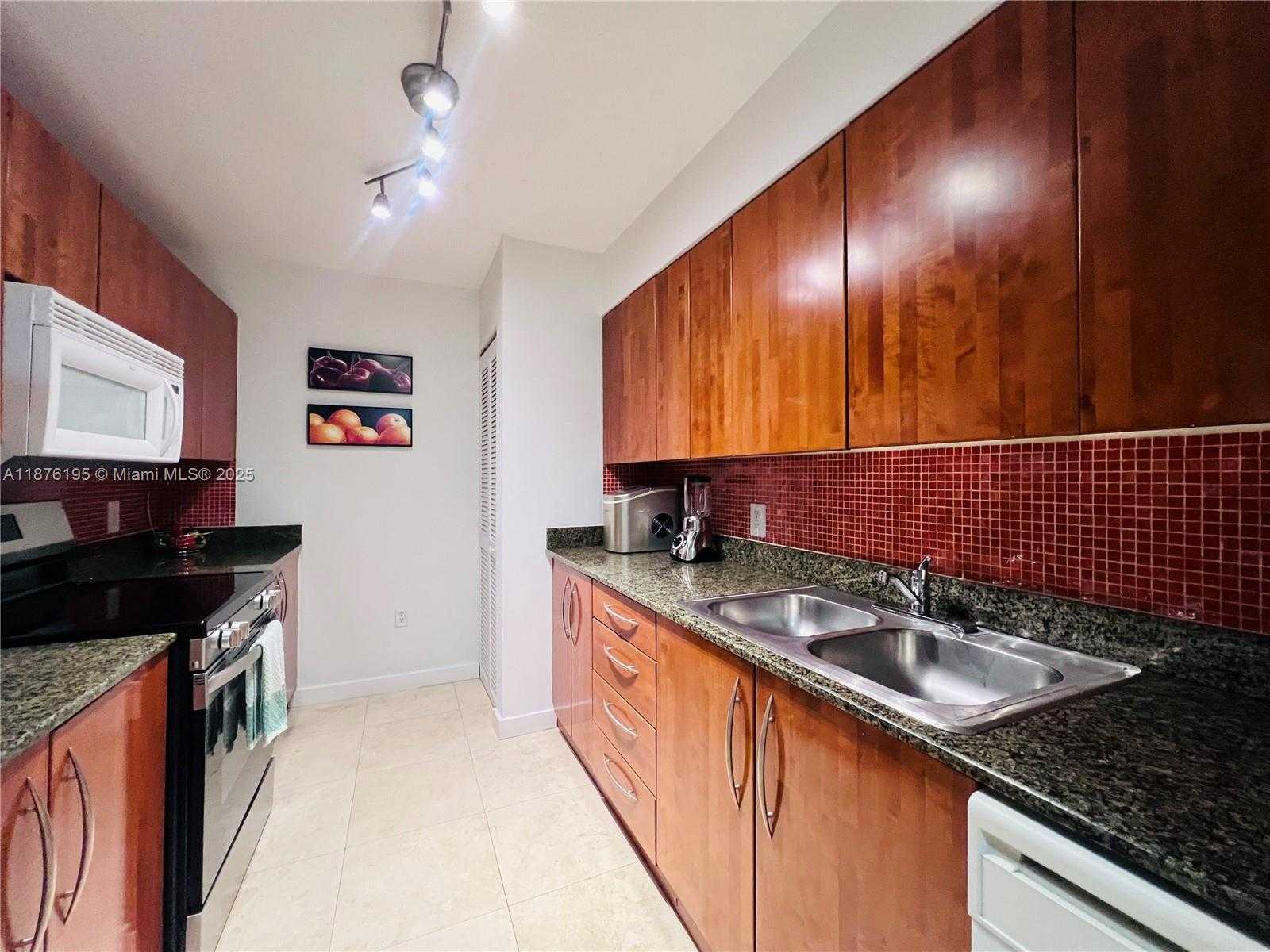 Small Image of 1200 BRICKELL BAY DR #2809, Miami Number 19