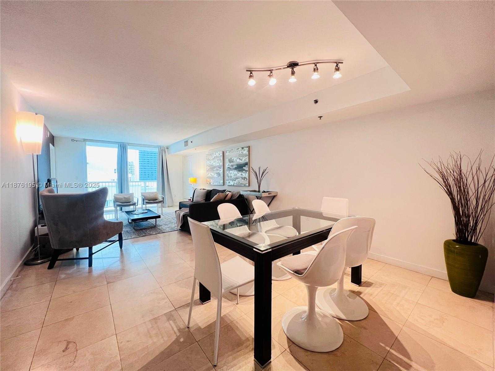 Small Image of 1200 BRICKELL BAY DR #2809, Miami Number 2
