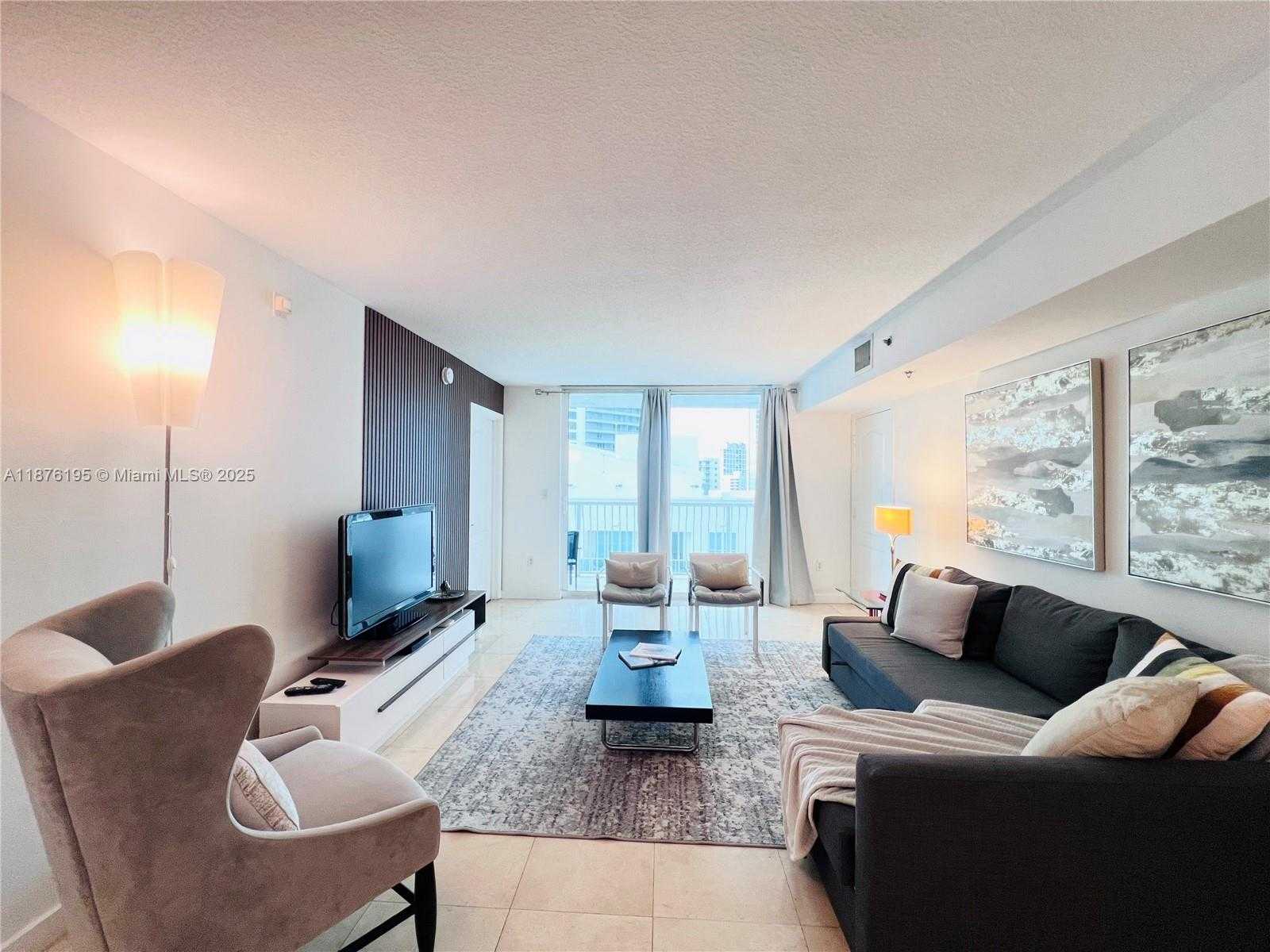 Small Image of 1200 BRICKELL BAY DR #2809, Miami Number 3