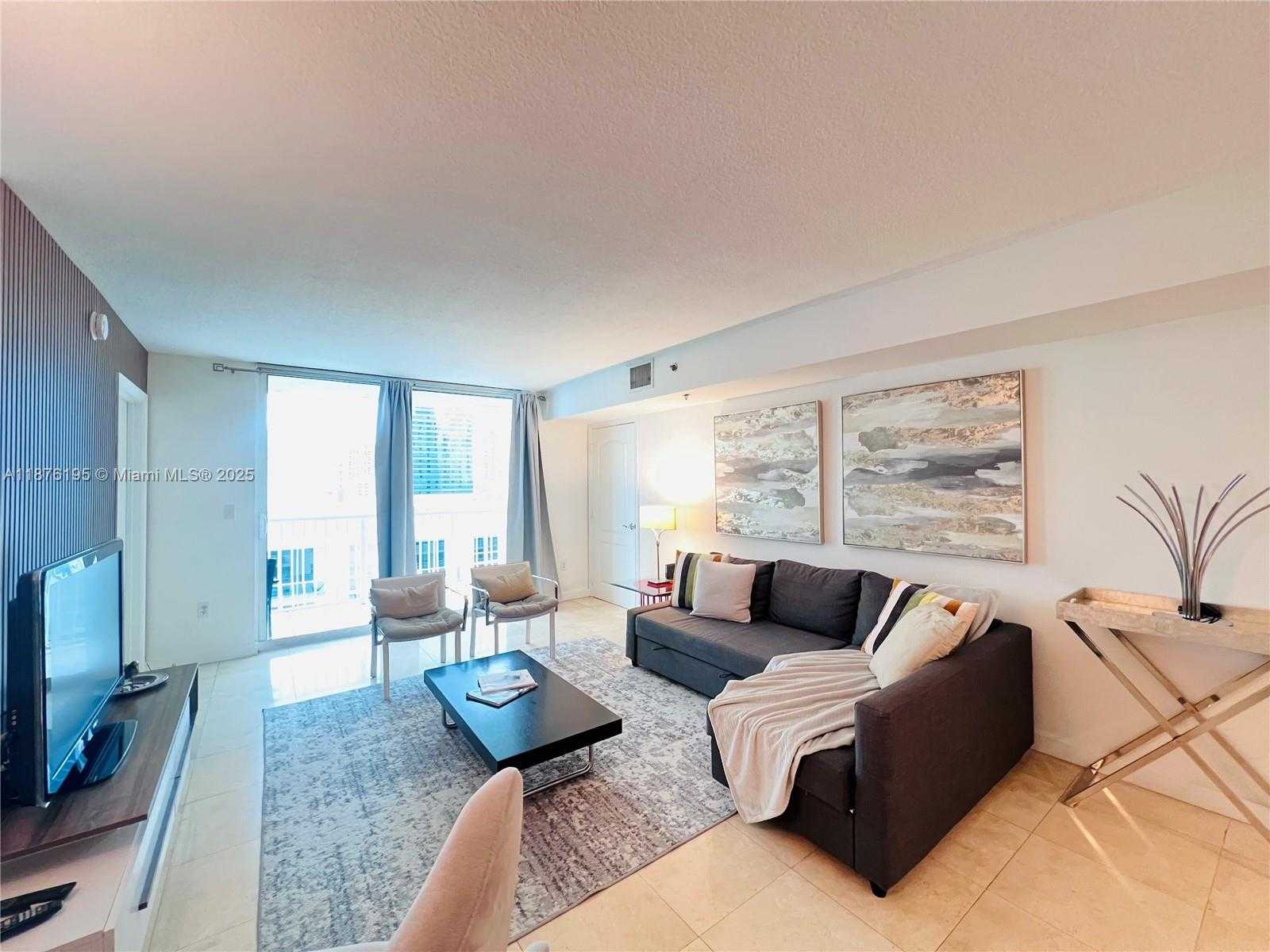 Small Image of 1200 BRICKELL BAY DR #2809, Miami Number 4