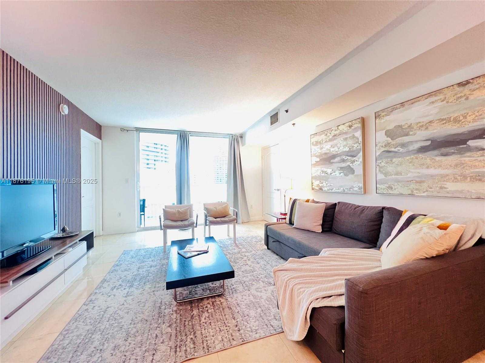 Small Image of 1200 BRICKELL BAY DR #2809, Miami Number 8