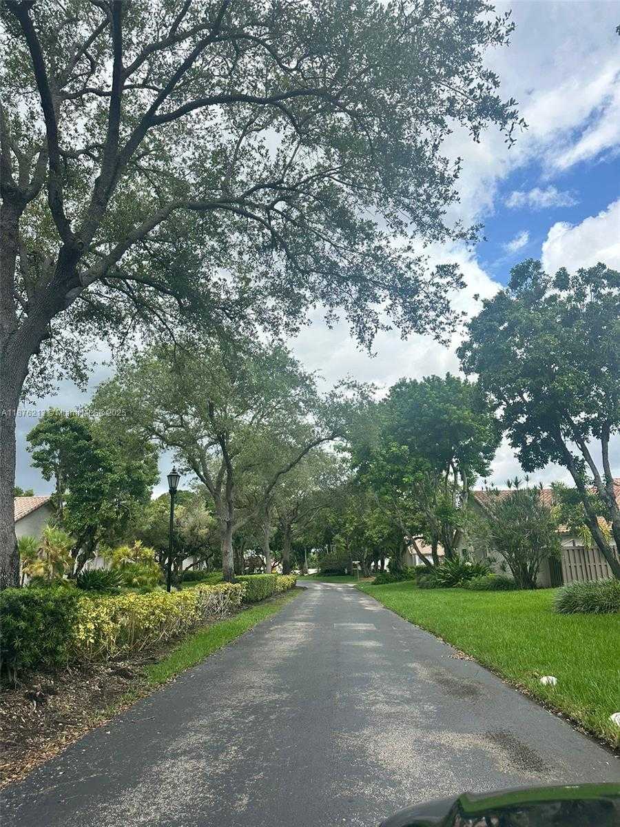 Small Image of 8563 SOUTH WEST 115TH CT #8563, Miami Number 2