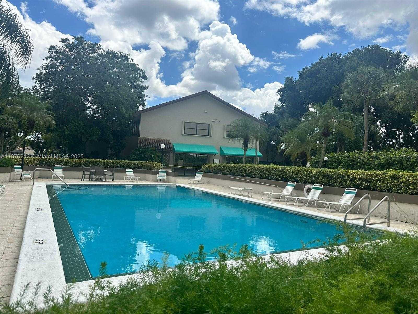 Small Image of 8563 SOUTH WEST 115TH CT #8563, Miami Number 4