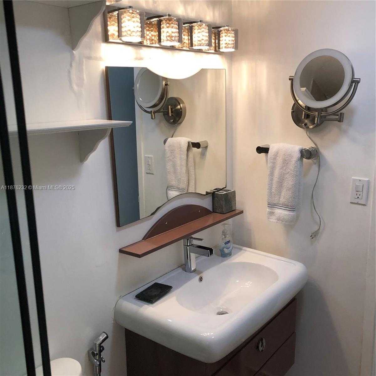 Small Image of 905 BRICKELL BAY DR #327, Miami Number 19