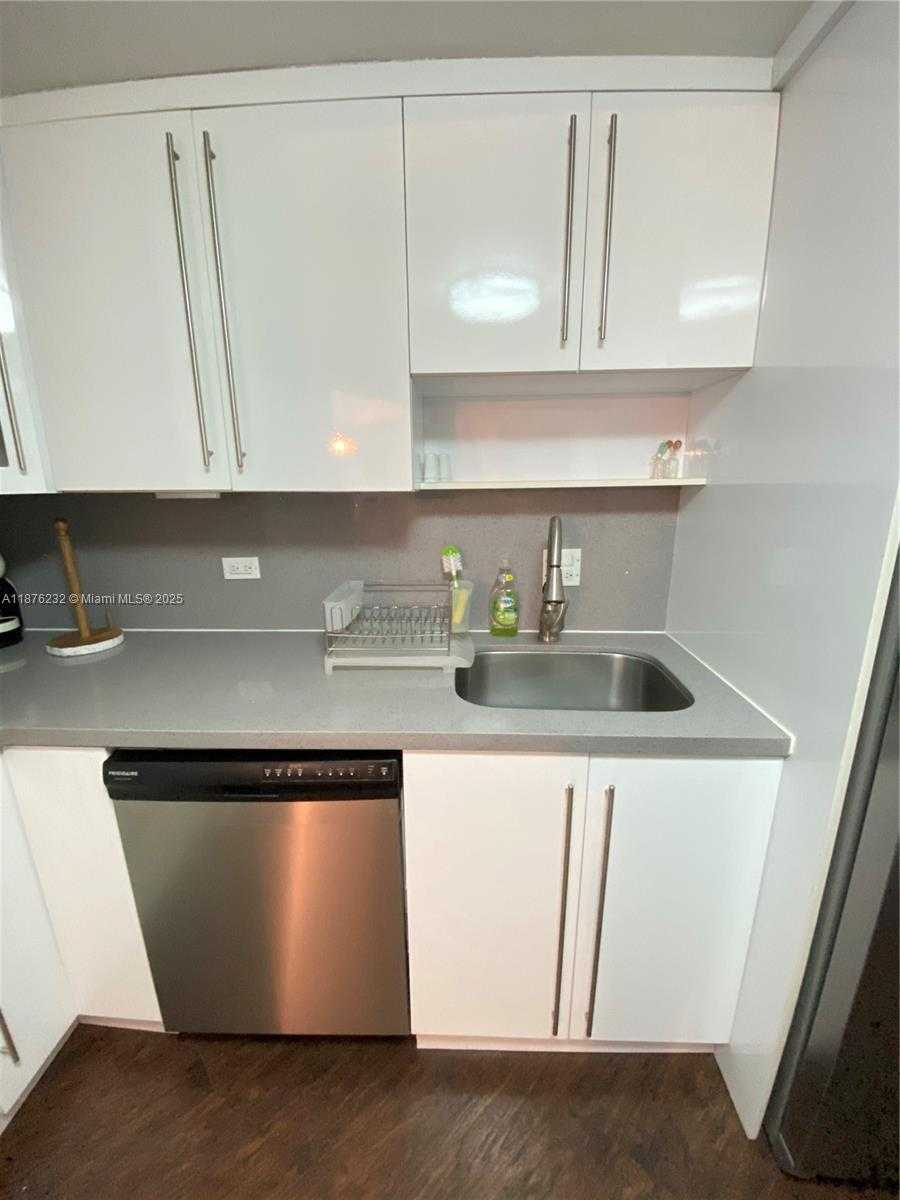 Small Image of 905 BRICKELL BAY DR #327, Miami Number 31