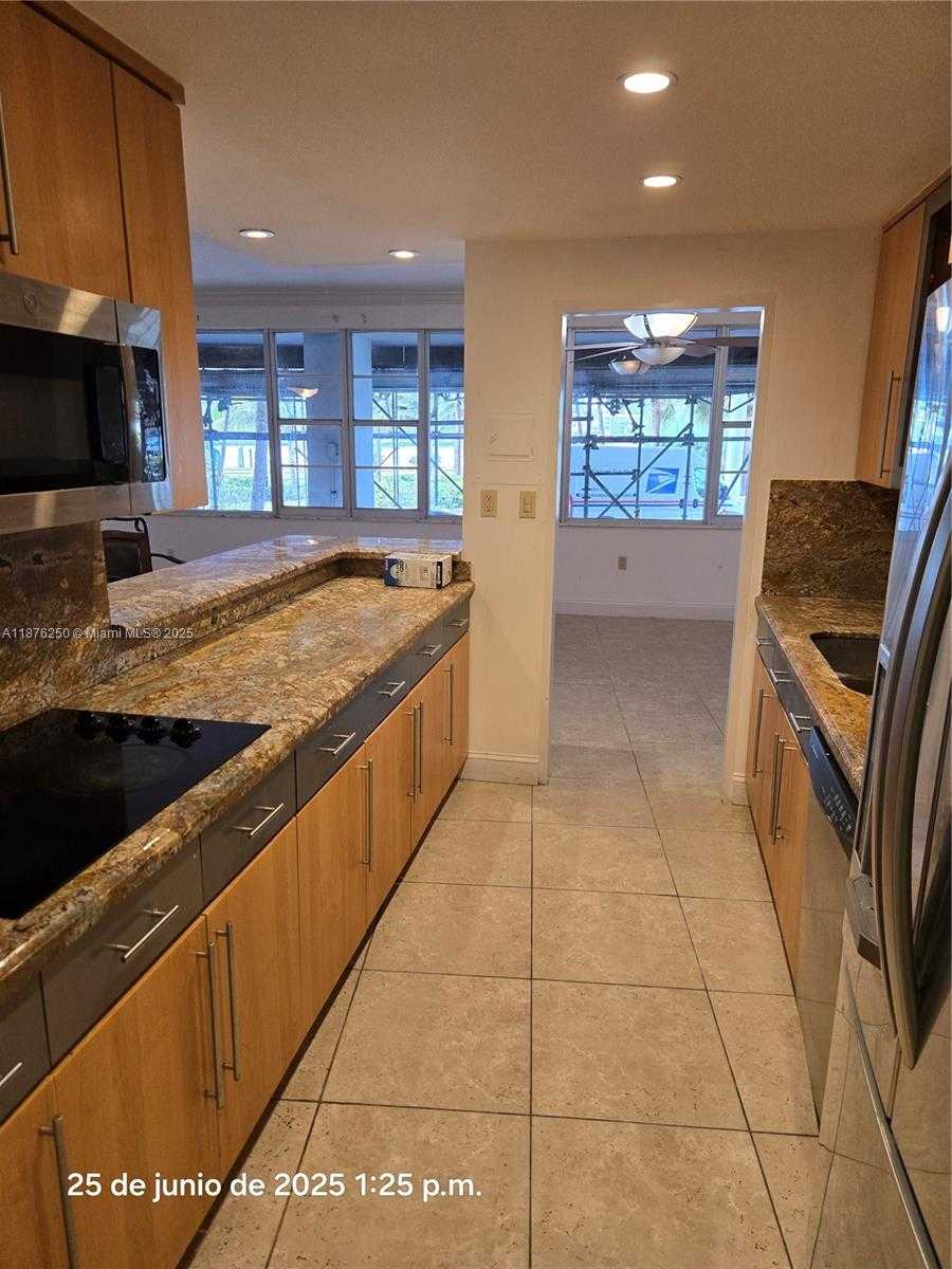 Small Image of 5255 COLLINS #1A, Miami Beach Number 10
