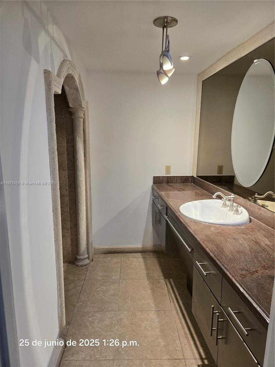 Small Image of 5255 COLLINS #1A, Miami Beach Number 14