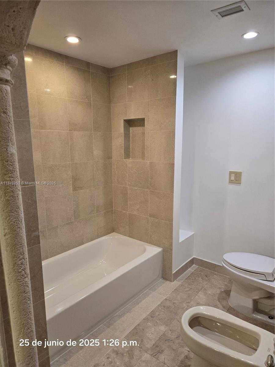 Small Image of 5255 COLLINS #1A, Miami Beach Number 15