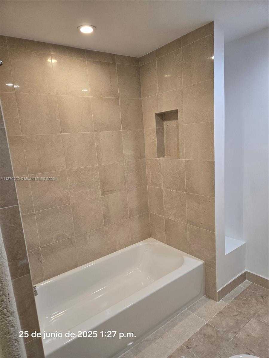Small Image of 5255 COLLINS #1A, Miami Beach Number 16