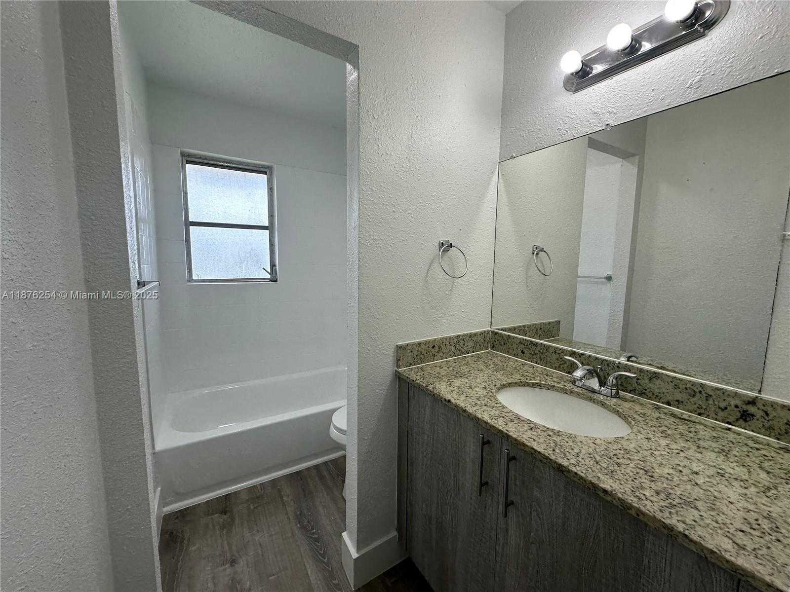 Small Image of 2843 FILLMORE ST #207, Hollywood Number 12