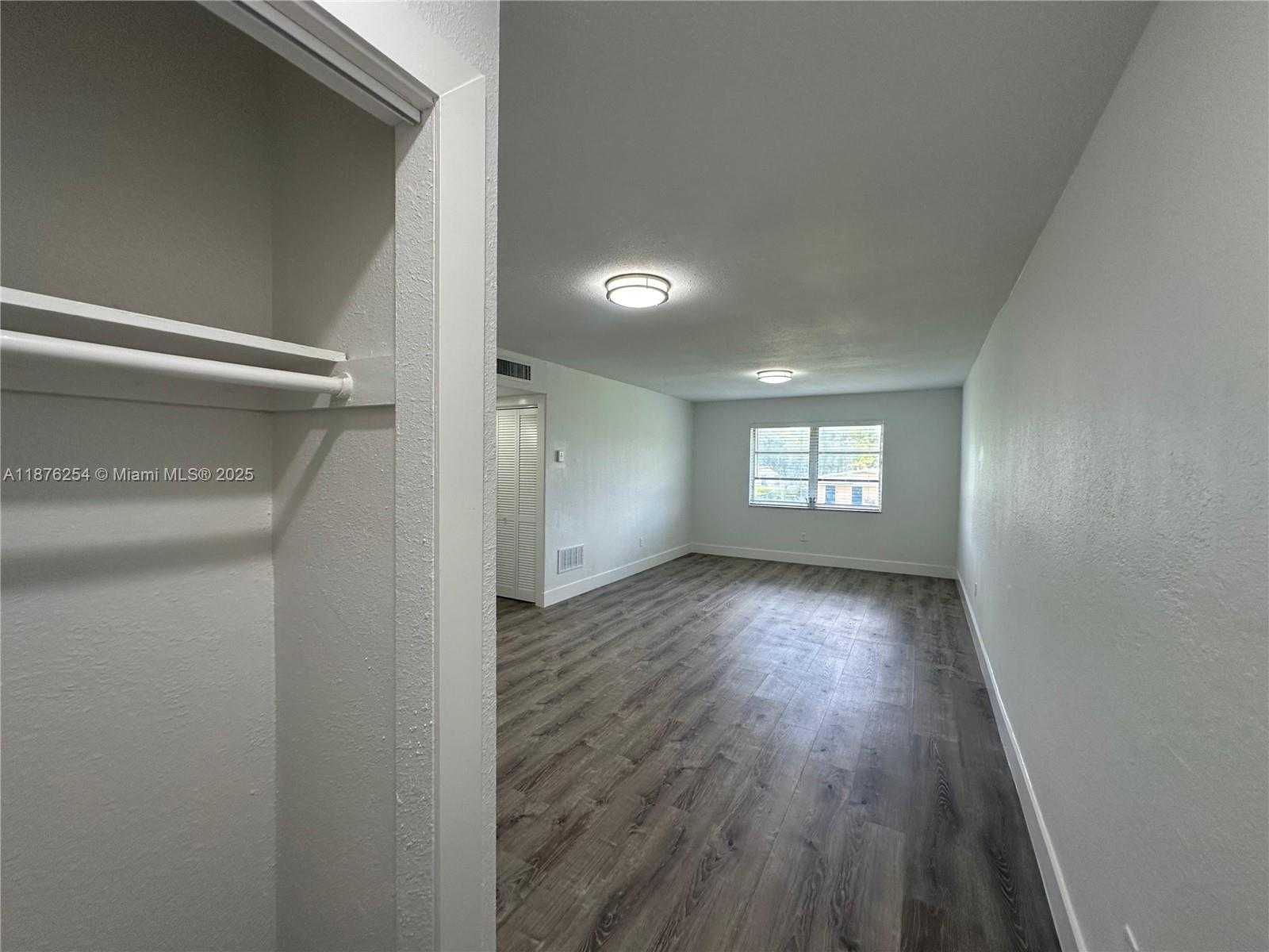 Small Image of 2843 FILLMORE ST #207, Hollywood Number 15