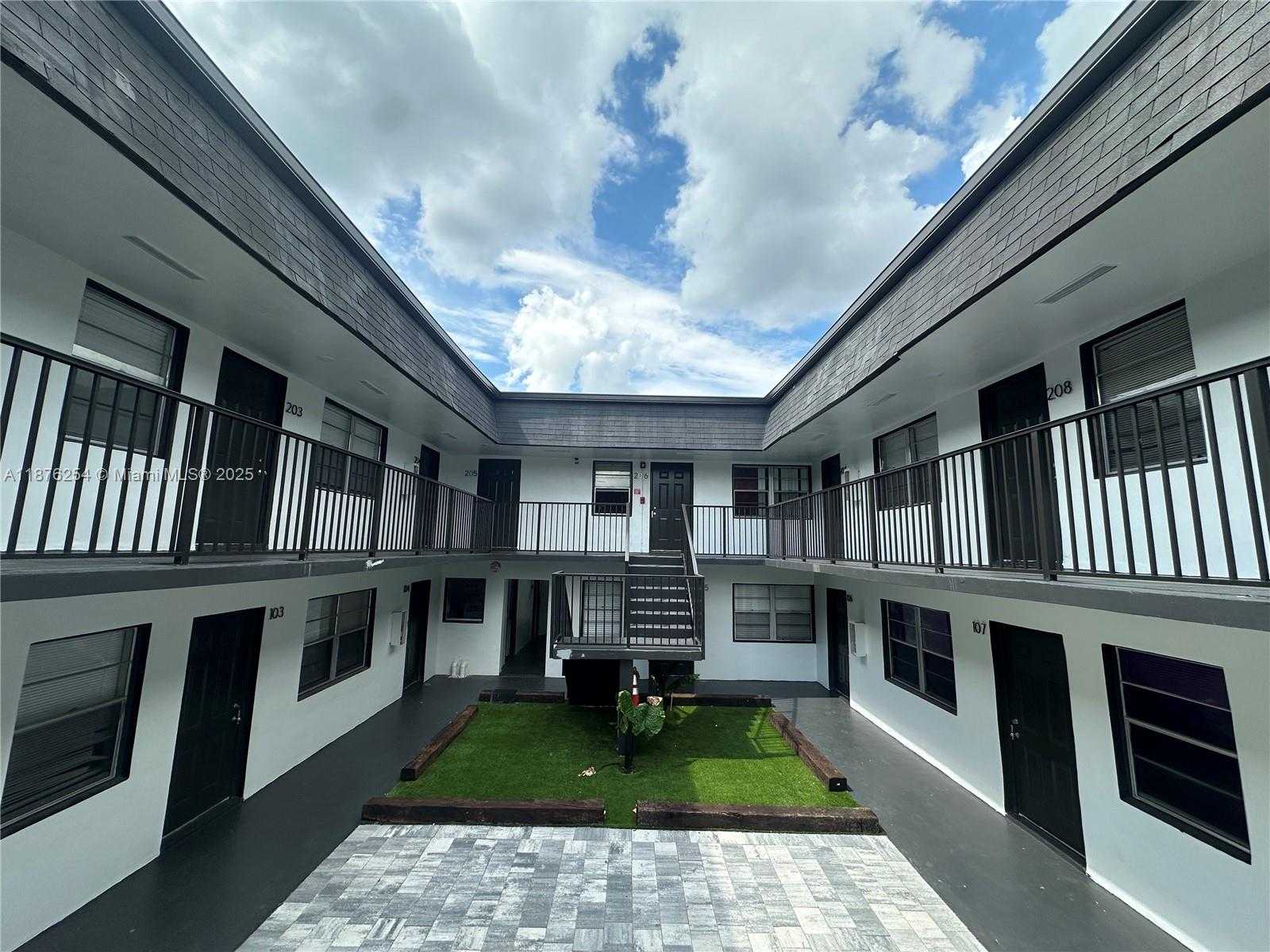 Small Image of 2843 FILLMORE ST #207, Hollywood Number 25