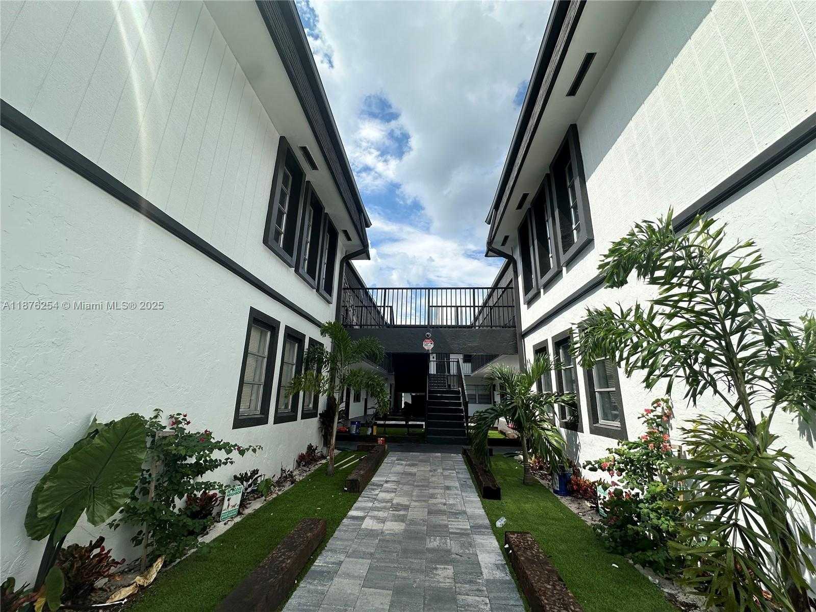 Small Image of 2843 FILLMORE ST #207, Hollywood Number 27