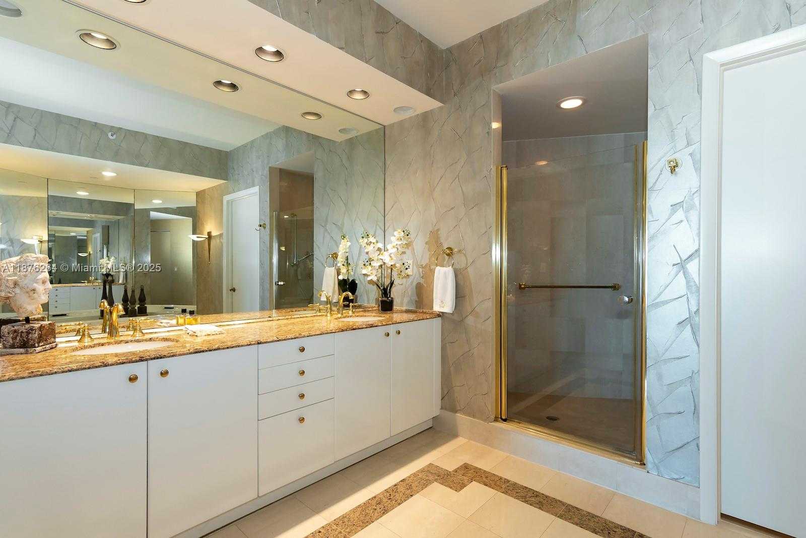 Small Image of 300 SOUTH POINTE DR #3504, Miami Beach Number 18