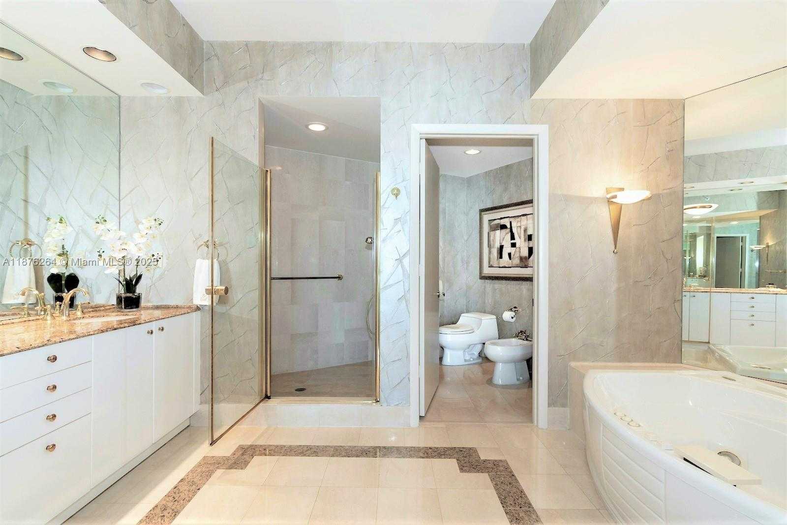 Small Image of 300 SOUTH POINTE DR #3504, Miami Beach Number 19