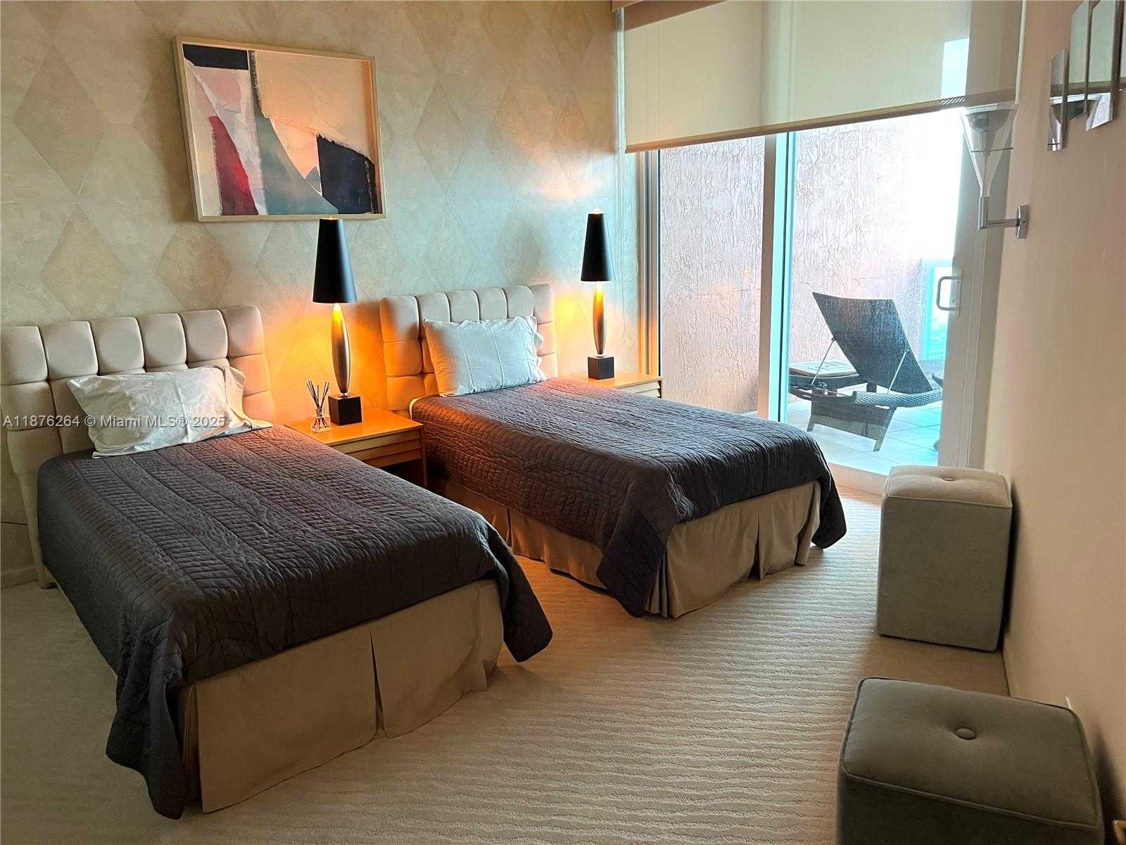Small Image of 300 SOUTH POINTE DR #3504, Miami Beach Number 21
