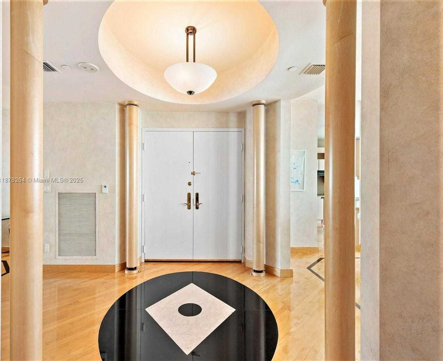 Small Image of 300 SOUTH POINTE DR #3504, Miami Beach Number 4