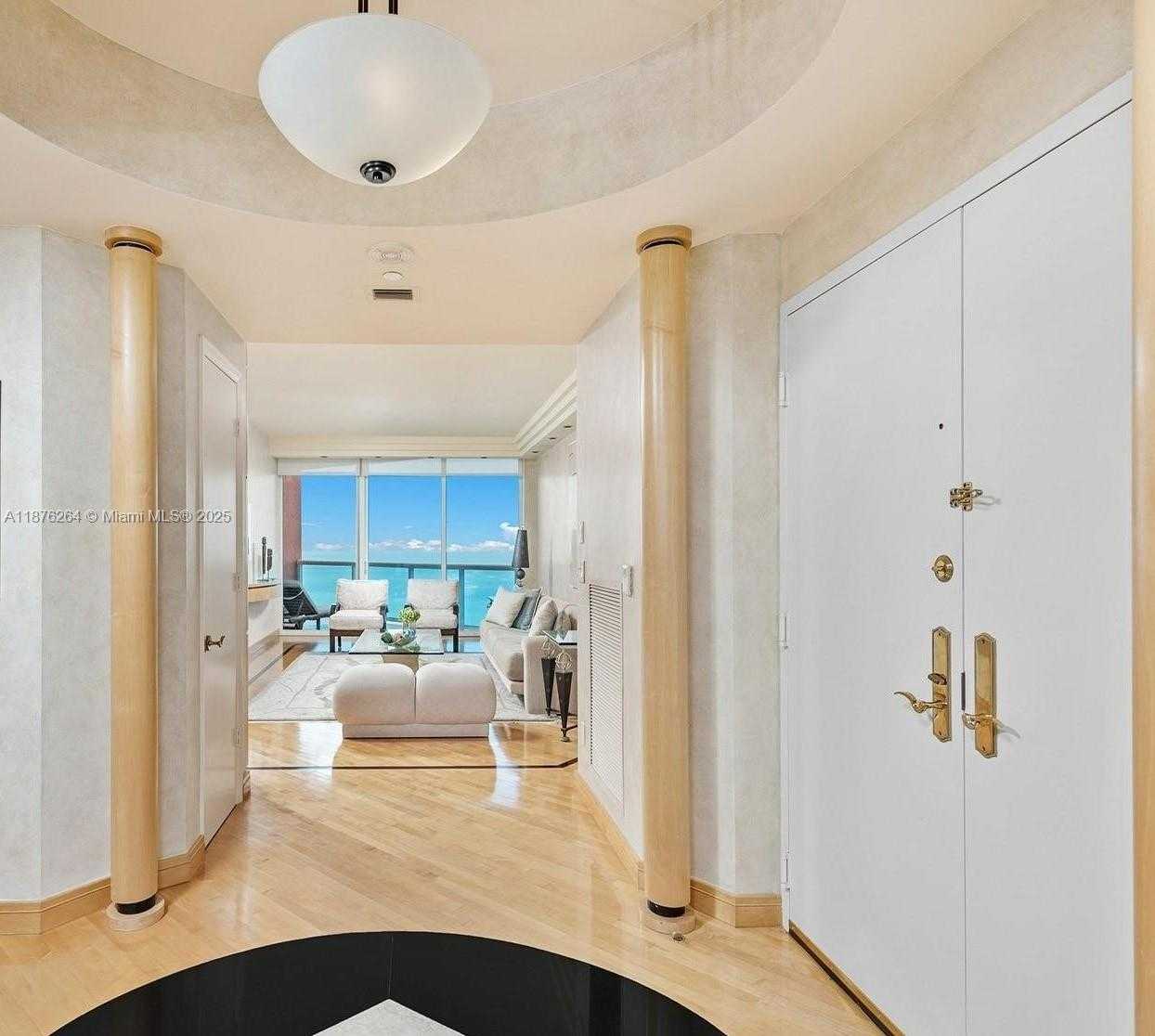 Small Image of 300 SOUTH POINTE DR #3504, Miami Beach Number 5