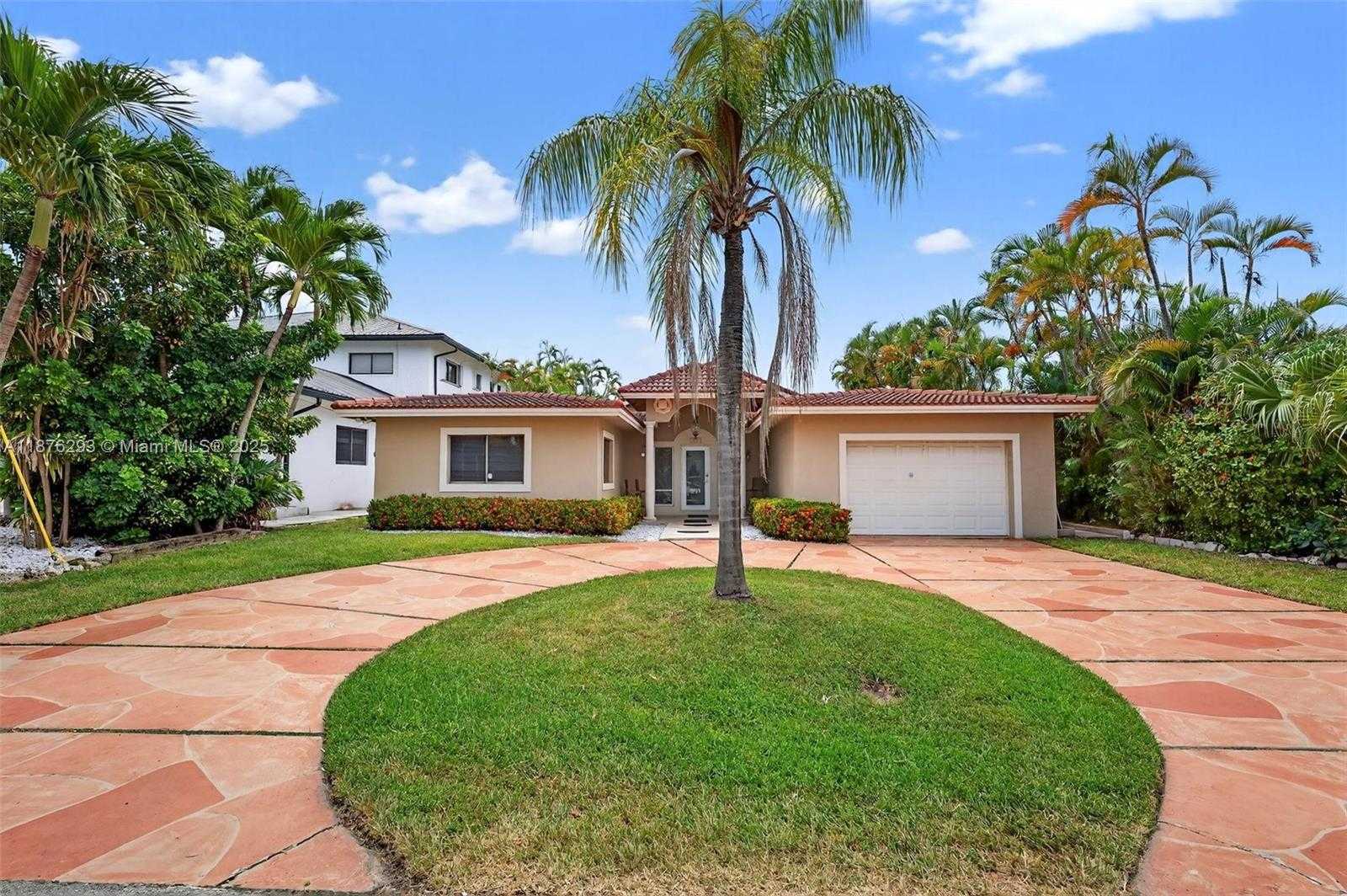 Small Image of 317 SOUTH RIVERSIDE DR, Pompano Beach Number 2