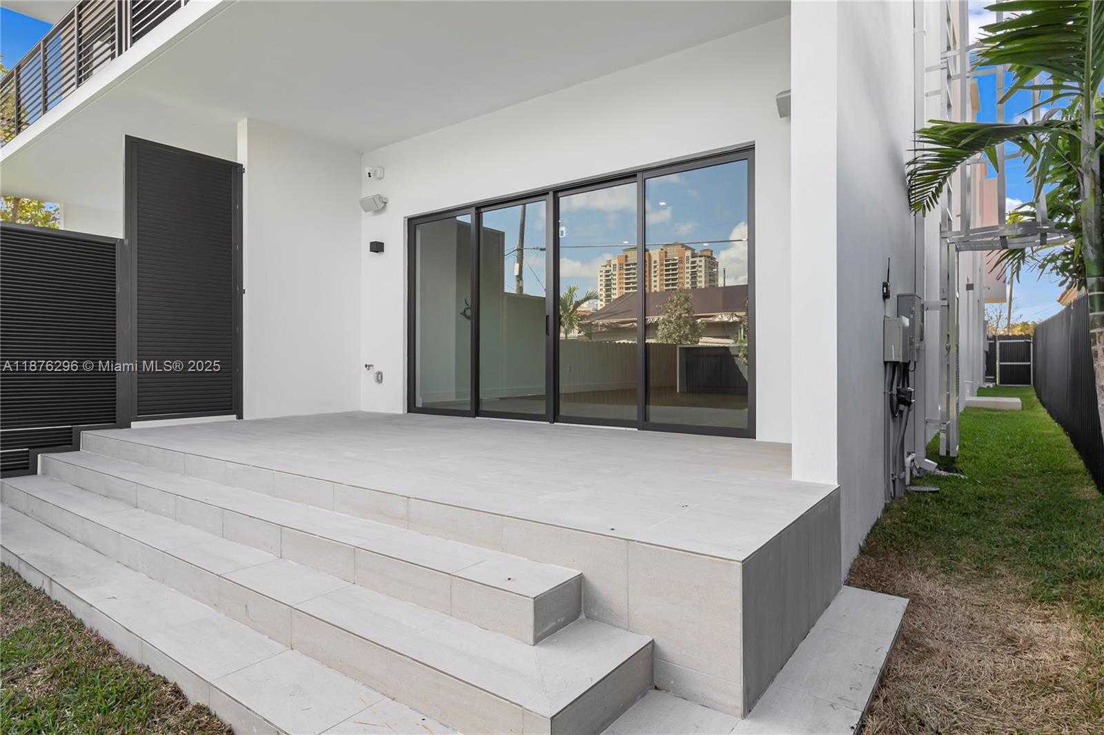 Small Image of 3327 SOUTH WEST 24TH ST #3327, Miami Number 16