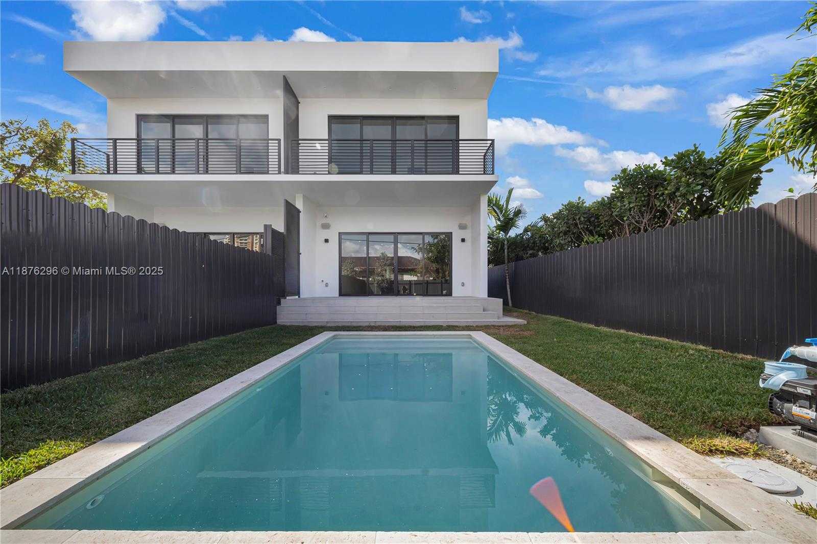 Small Image of 3327 SOUTH WEST 24TH ST #3327, Miami Number 17