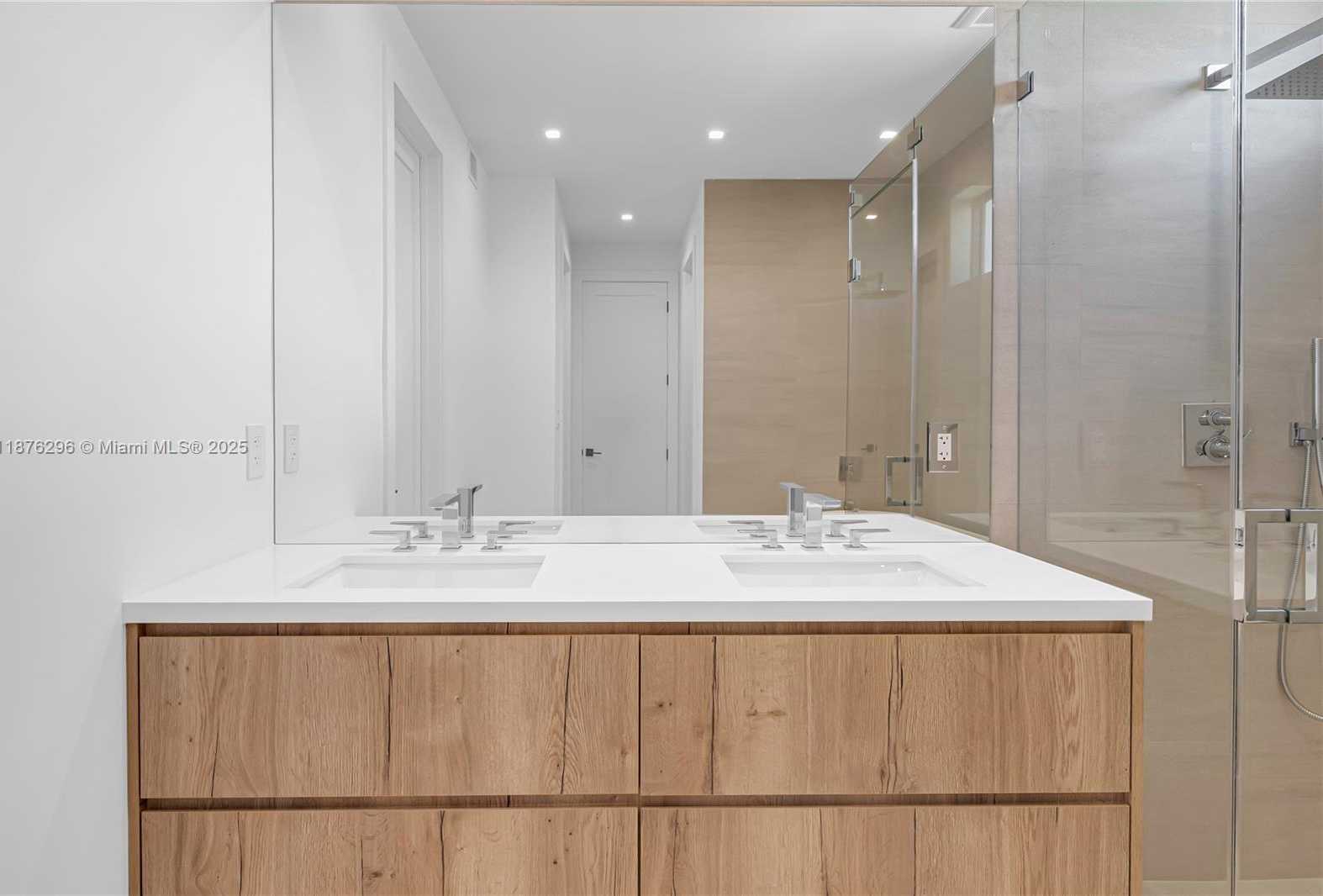 Small Image of 3327 SOUTH WEST 24TH ST #3327, Miami Number 21