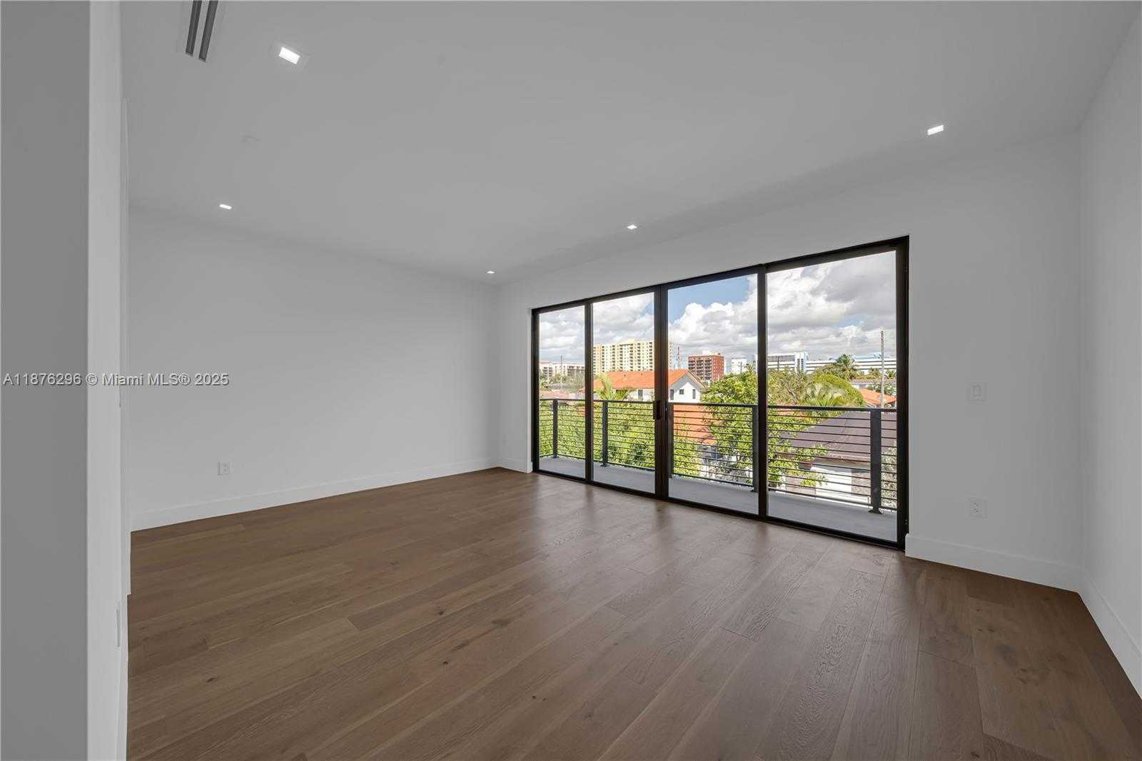 Small Image of 3327 SOUTH WEST 24TH ST #3327, Miami Number 26