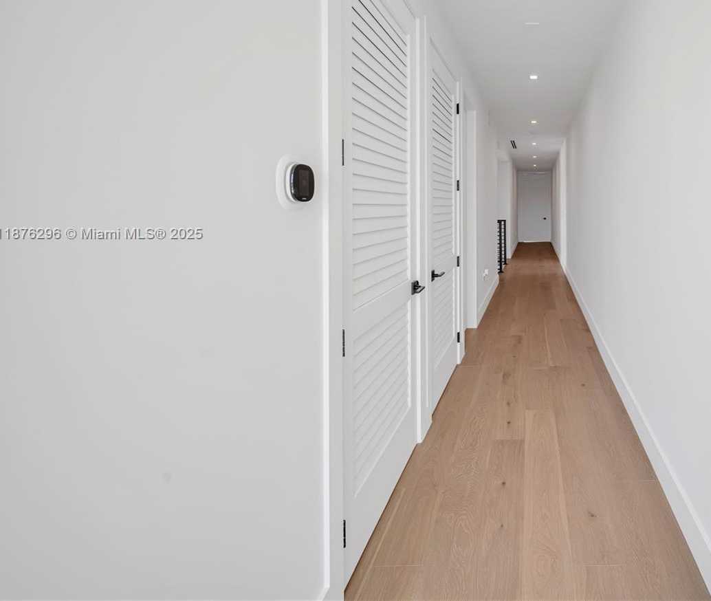 Small Image of 3327 SOUTH WEST 24TH ST #3327, Miami Number 30
