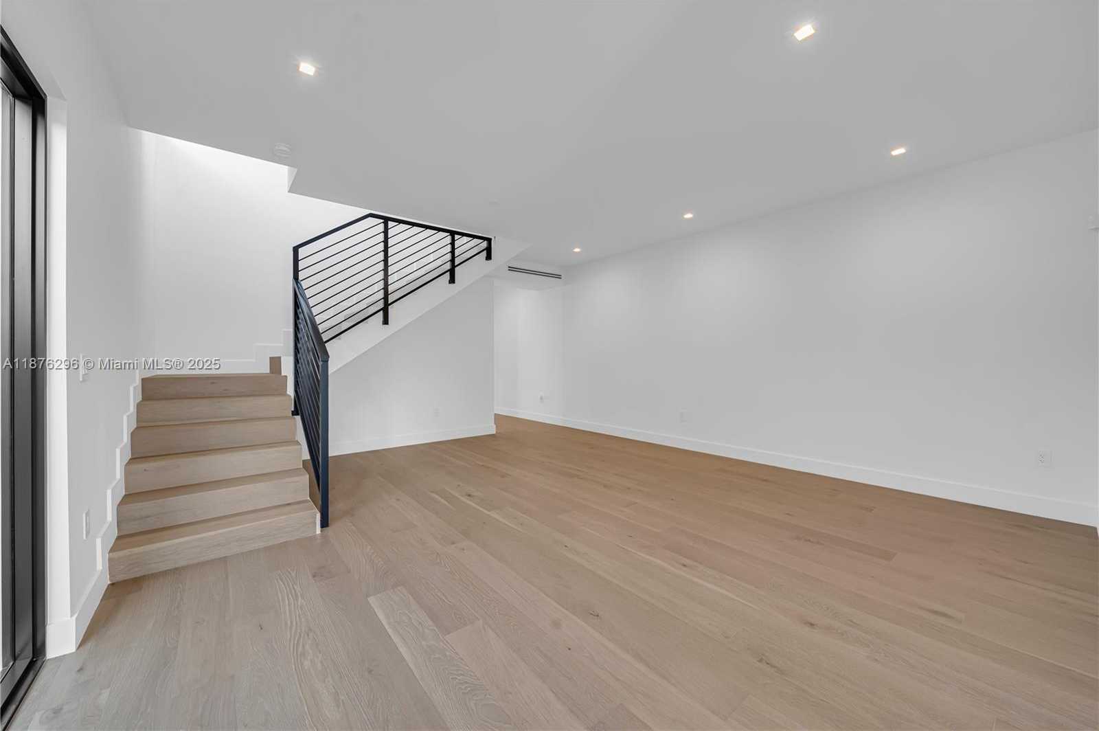 Small Image of 3327 SOUTH WEST 24TH ST #3327, Miami Number 4