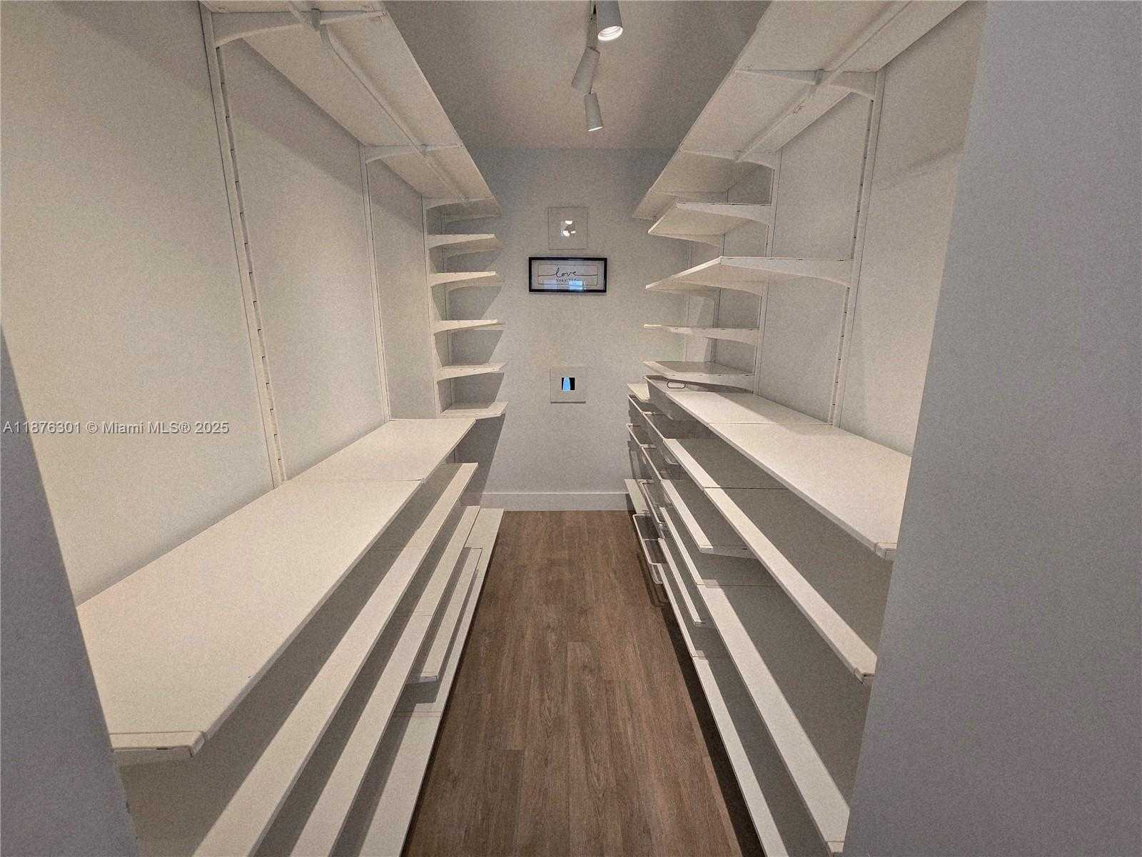 Small Image of 800 WEST AVE #618, Miami Beach Number 18