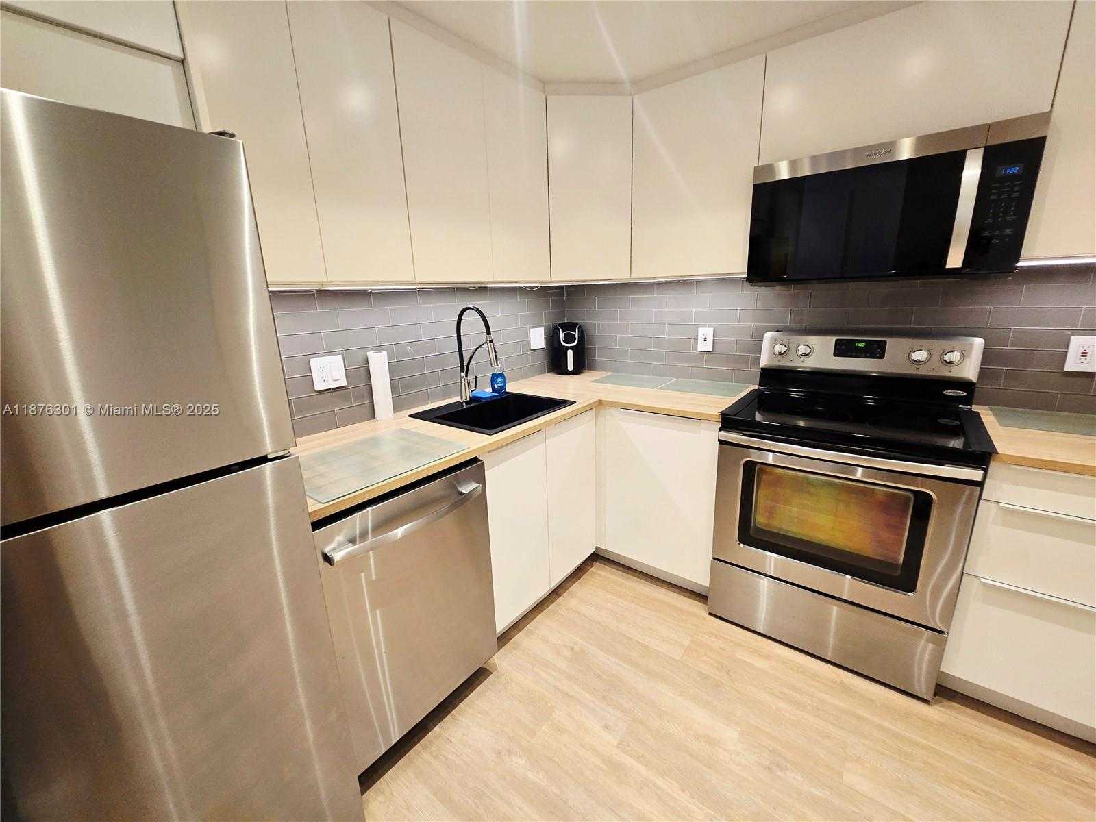 Small Image of 800 WEST AVE #618, Miami Beach Number 3