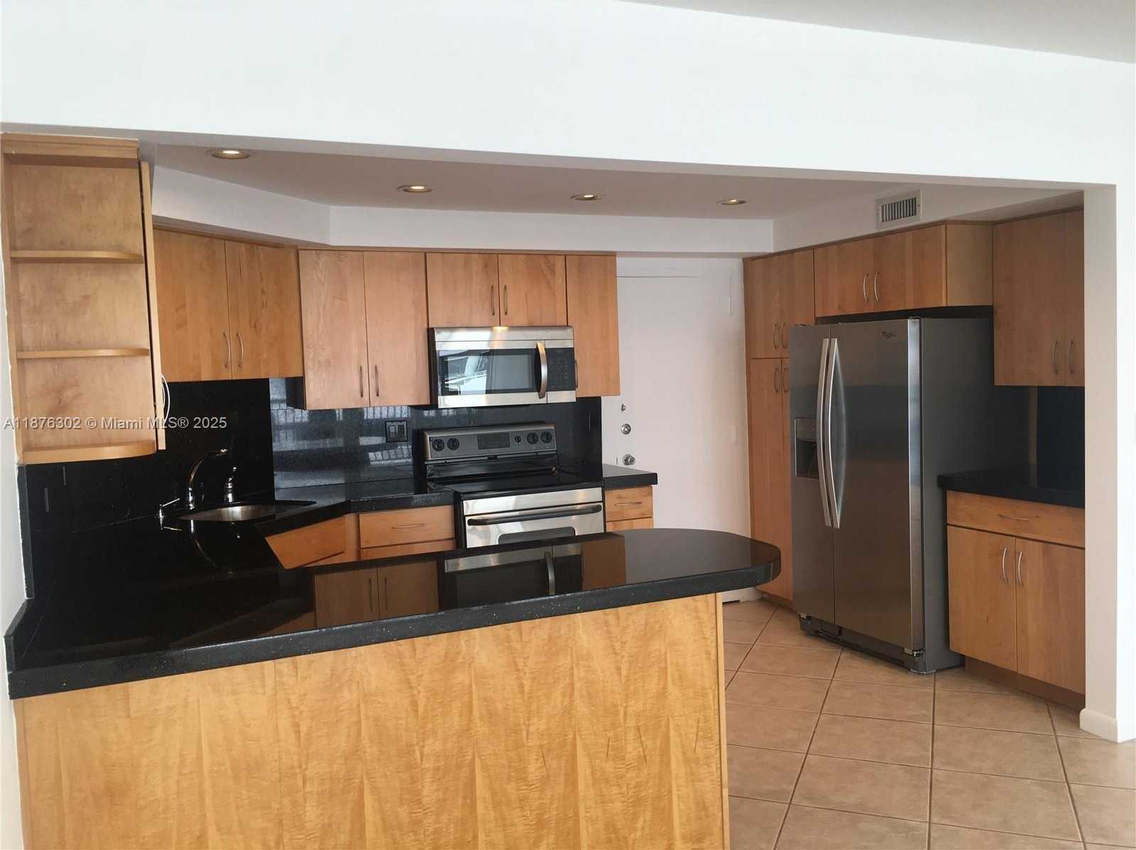Small Image of 1408 BRICKELL BAY DR #912, Miami Number 4