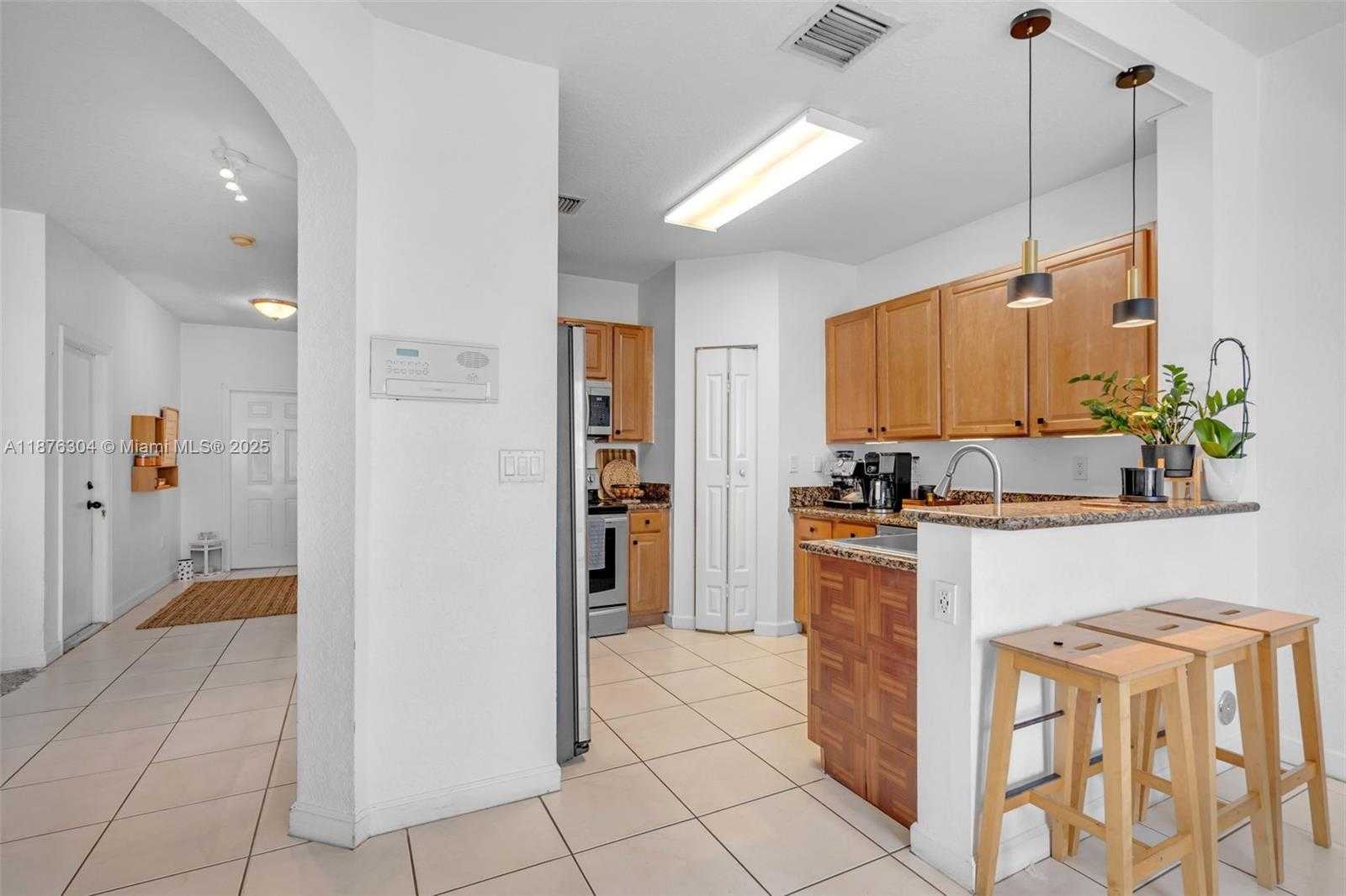 Small Image of 11451 NORTH WEST 68TH TER #11451, Doral Number 13