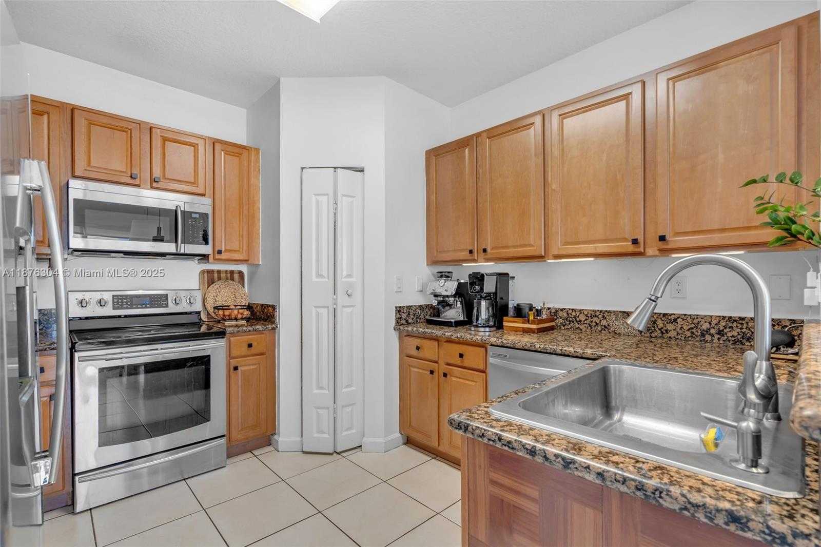 Small Image of 11451 NORTH WEST 68TH TER #11451, Doral Number 14