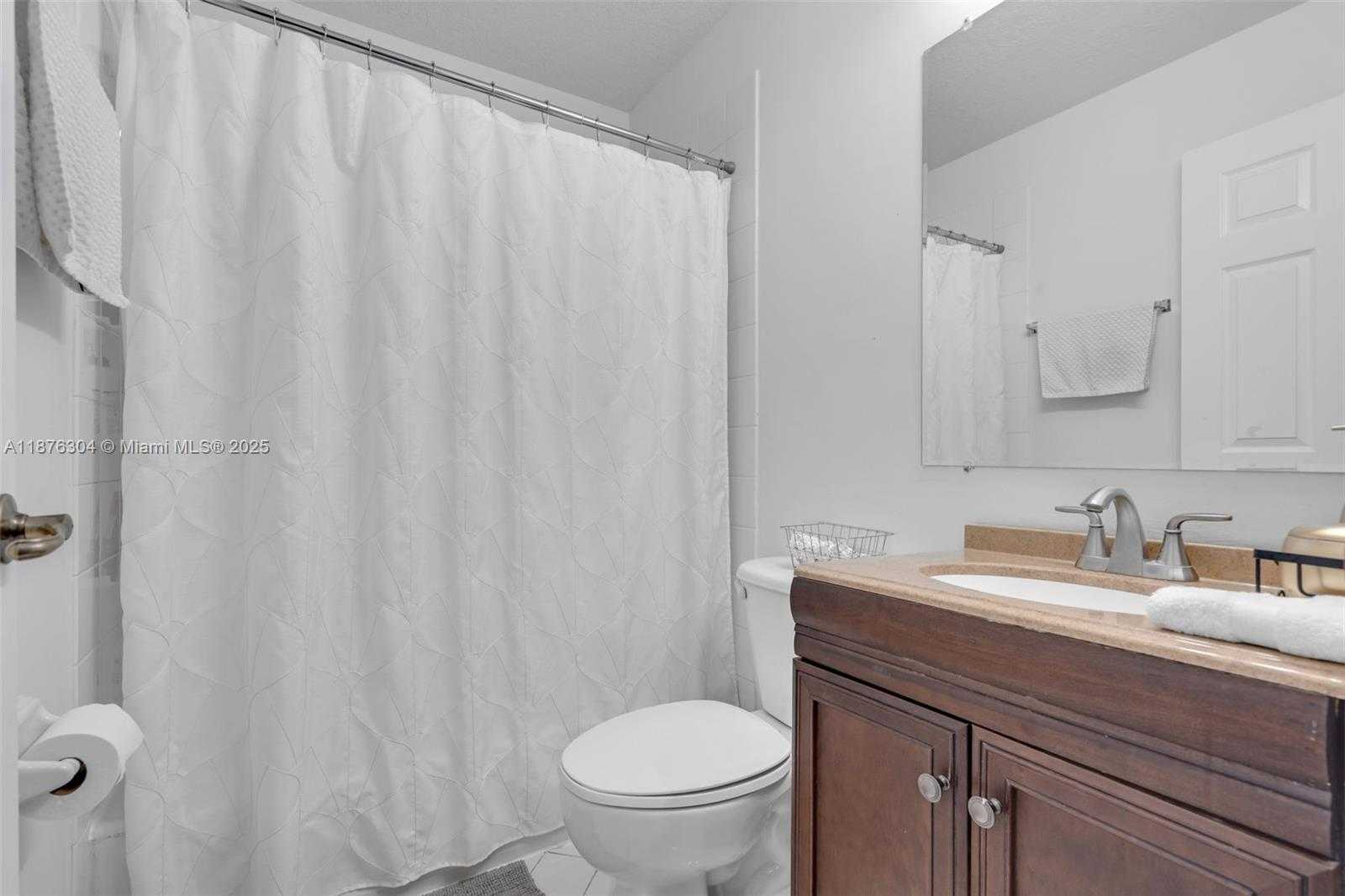 Small Image of 11451 NORTH WEST 68TH TER #11451, Doral Number 23