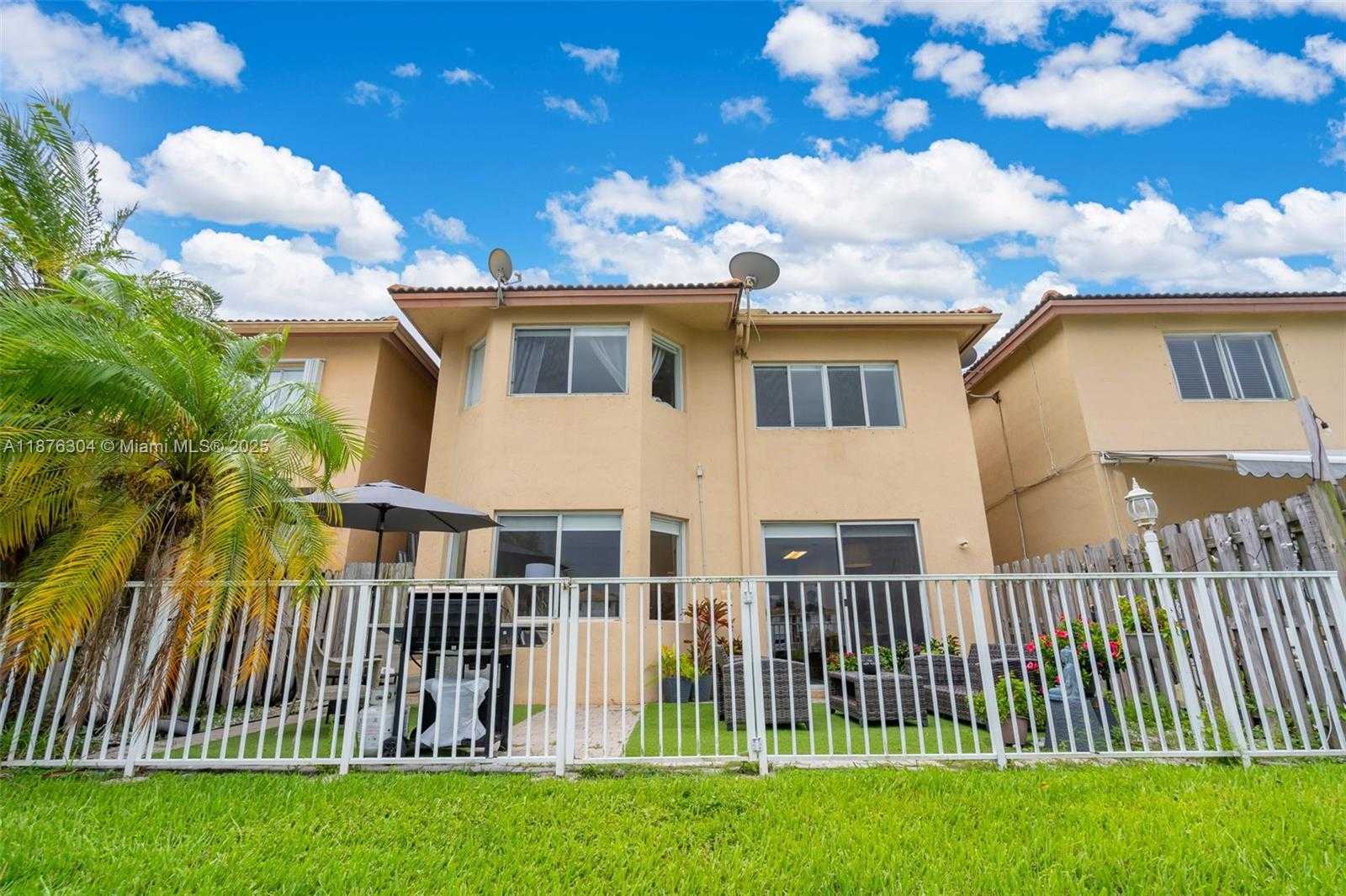 Small Image of 11451 NORTH WEST 68TH TER #11451, Doral Number 36