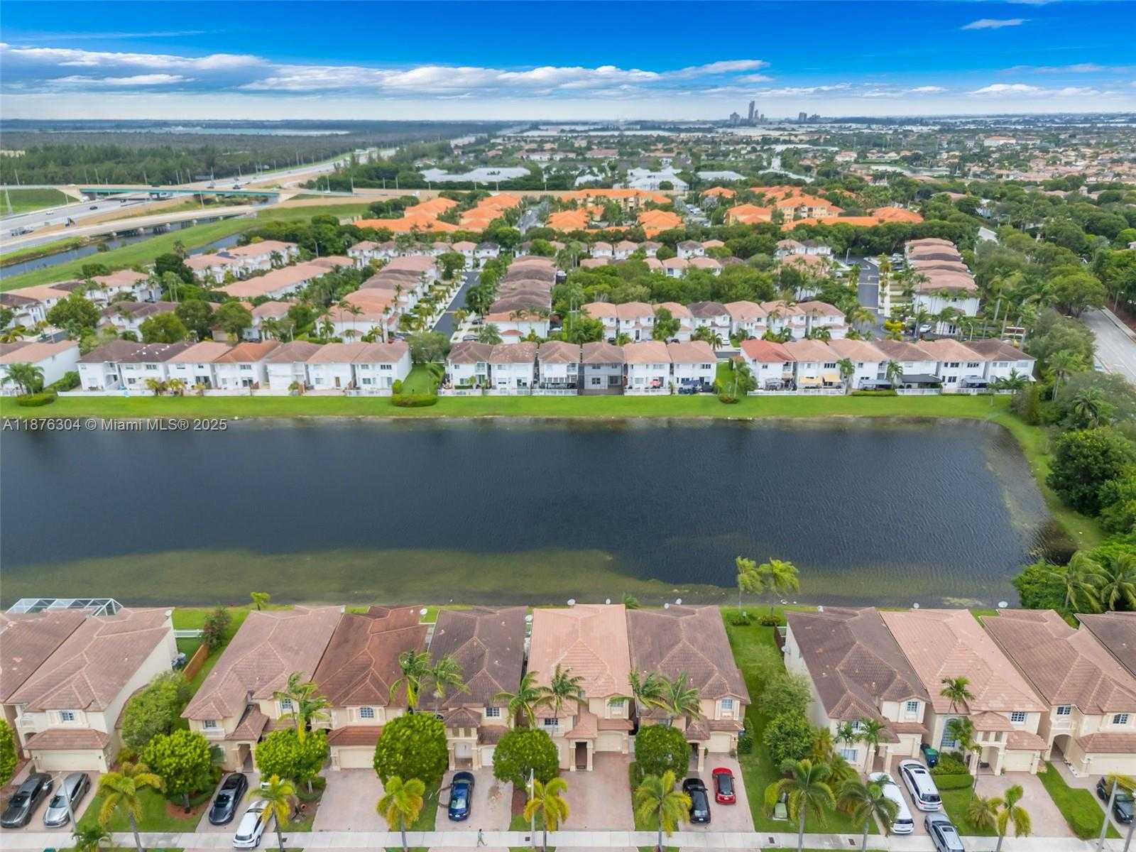Small Image of 11451 NORTH WEST 68TH TER #11451, Doral Number 40