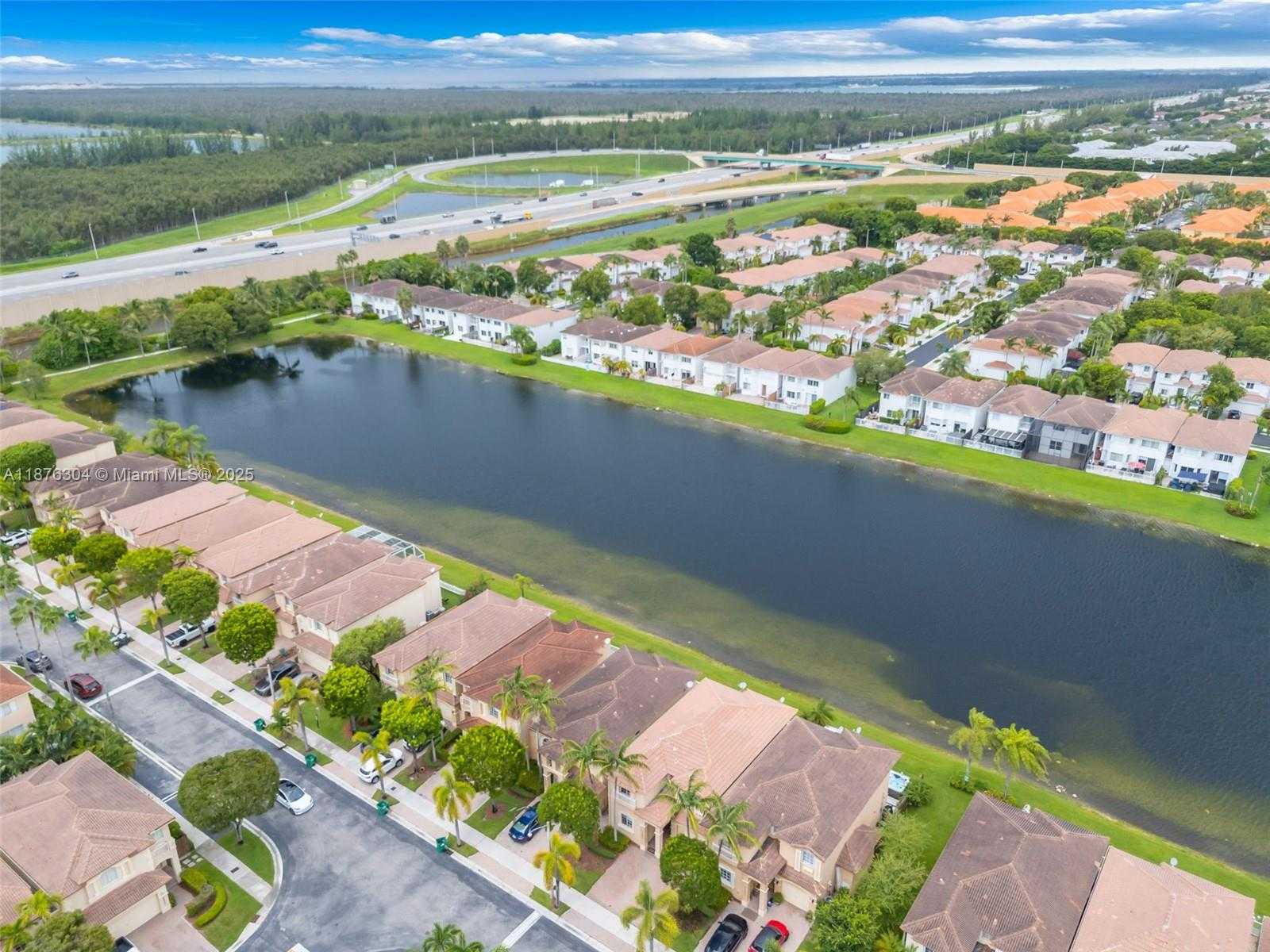 Small Image of 11451 NORTH WEST 68TH TER #11451, Doral Number 42
