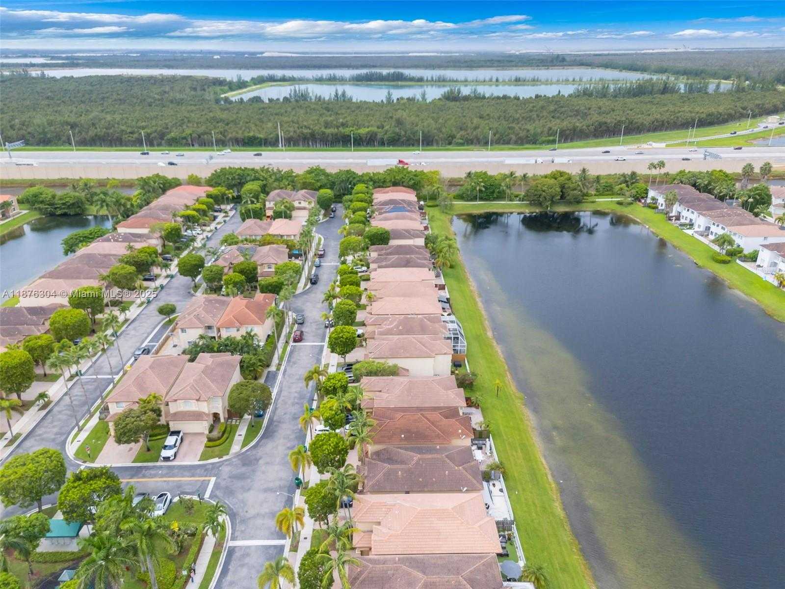 Small Image of 11451 NORTH WEST 68TH TER #11451, Doral Number 44