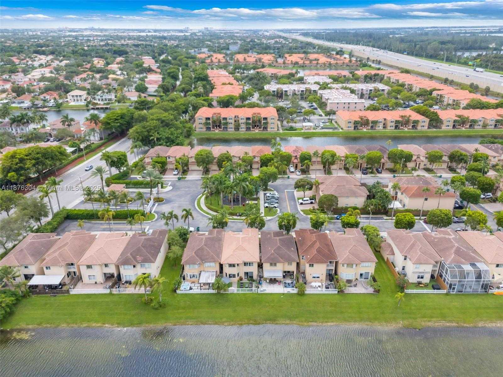 Small Image of 11451 NORTH WEST 68TH TER #11451, Doral Number 46