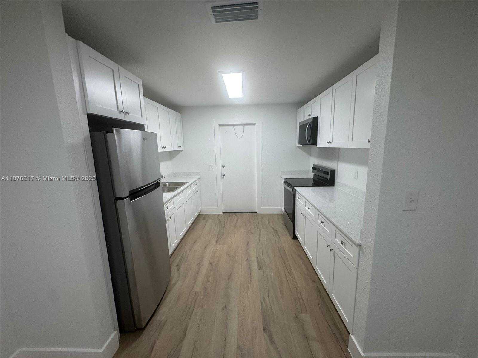 Small Image of 106 NORTH WEST 1ST ST, Hallandale Beach Number 2