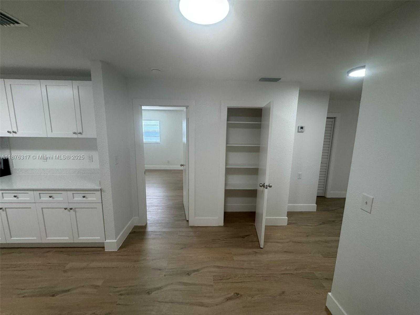 Small Image of 106 NORTH WEST 1ST ST, Hallandale Beach Number 3