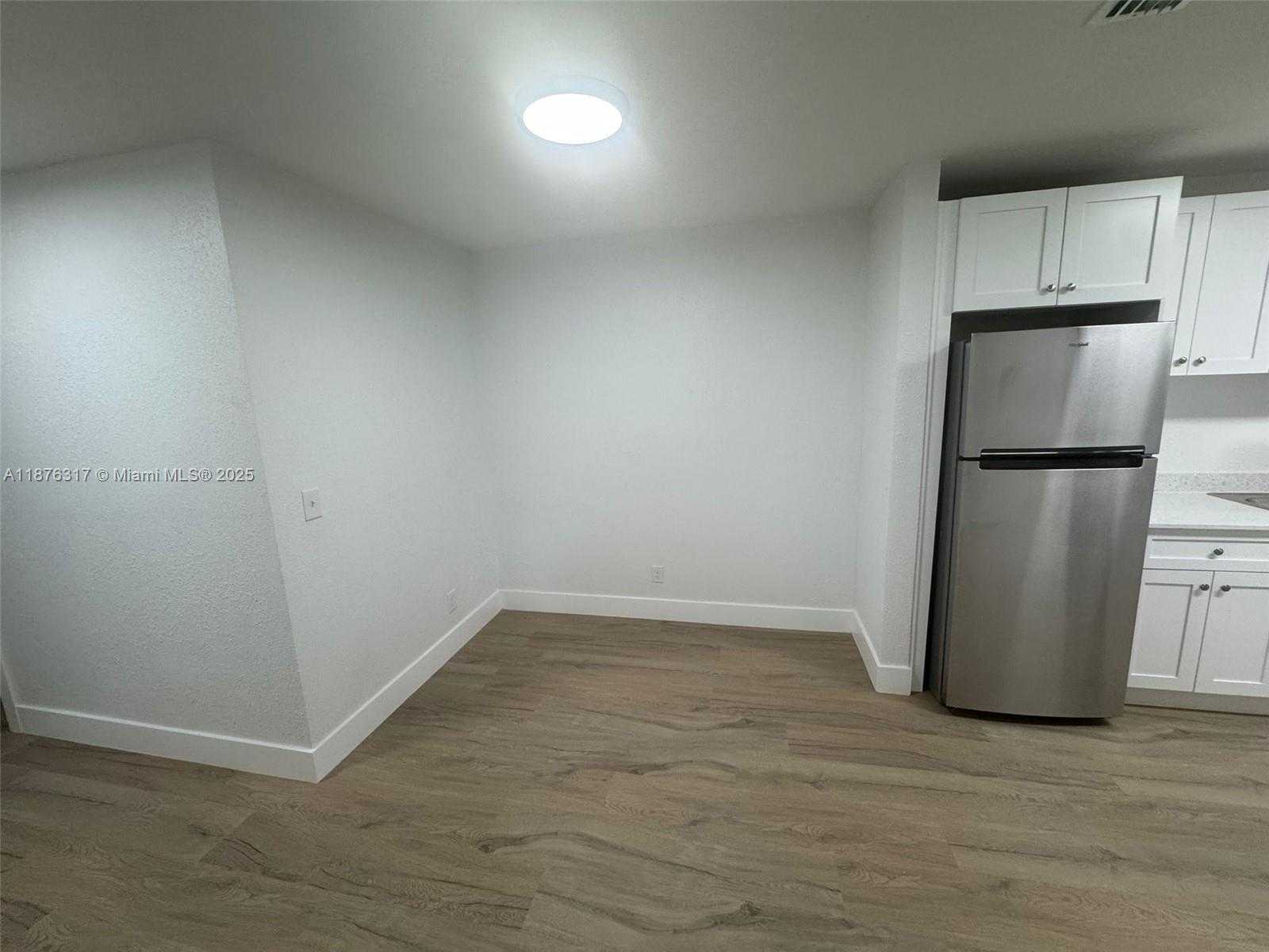 Small Image of 106 NORTH WEST 1ST ST, Hallandale Beach Number 6