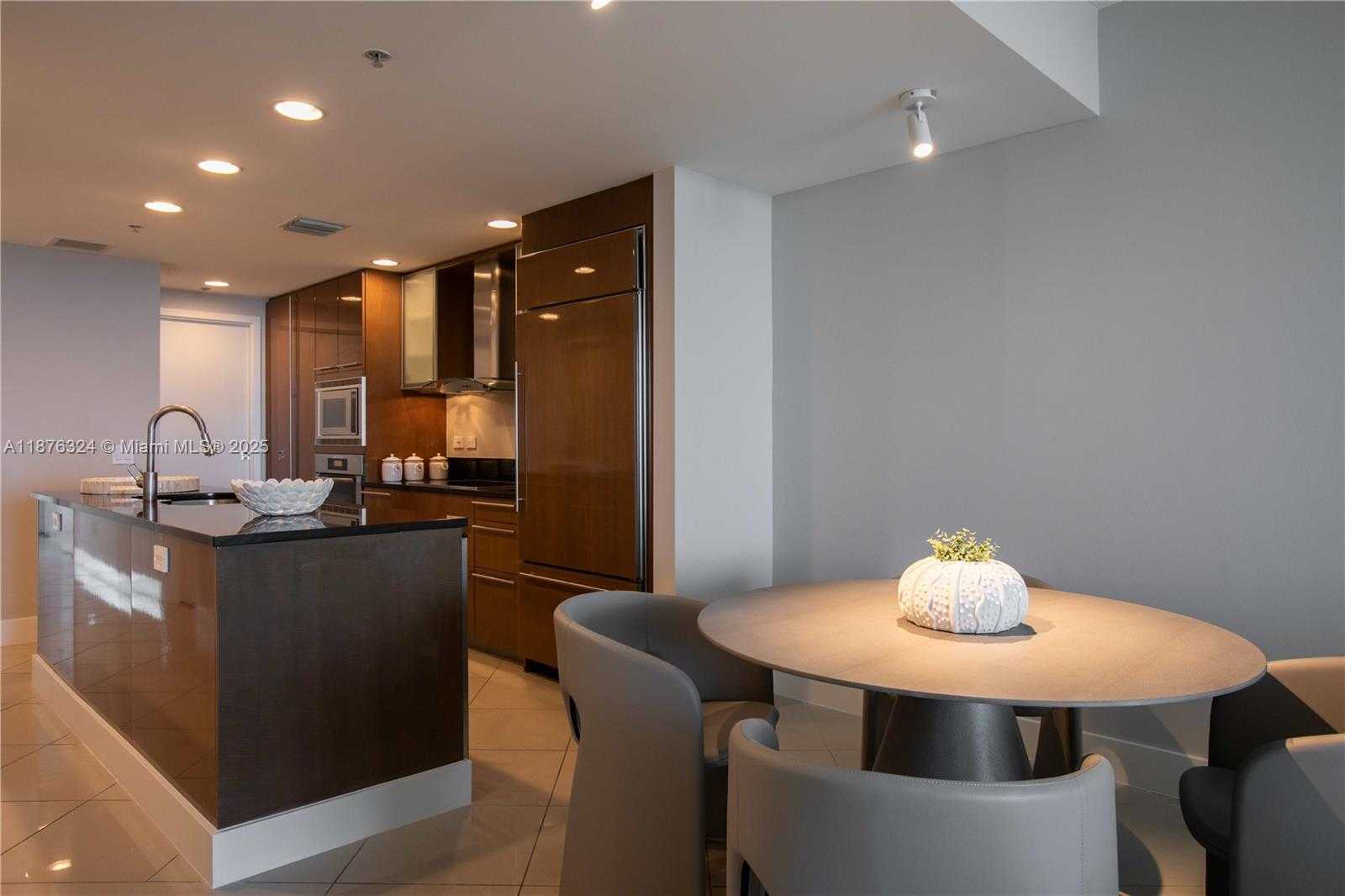 Small Image of 3801 COLLINS AVE #704, Miami Beach Number 4
