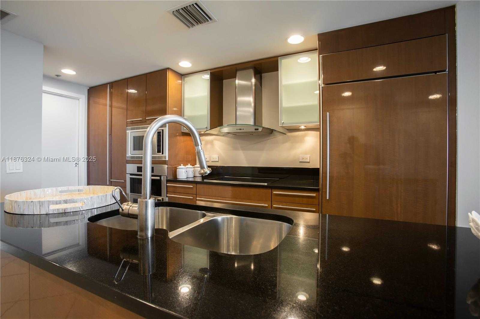Small Image of 3801 COLLINS AVE #704, Miami Beach Number 5