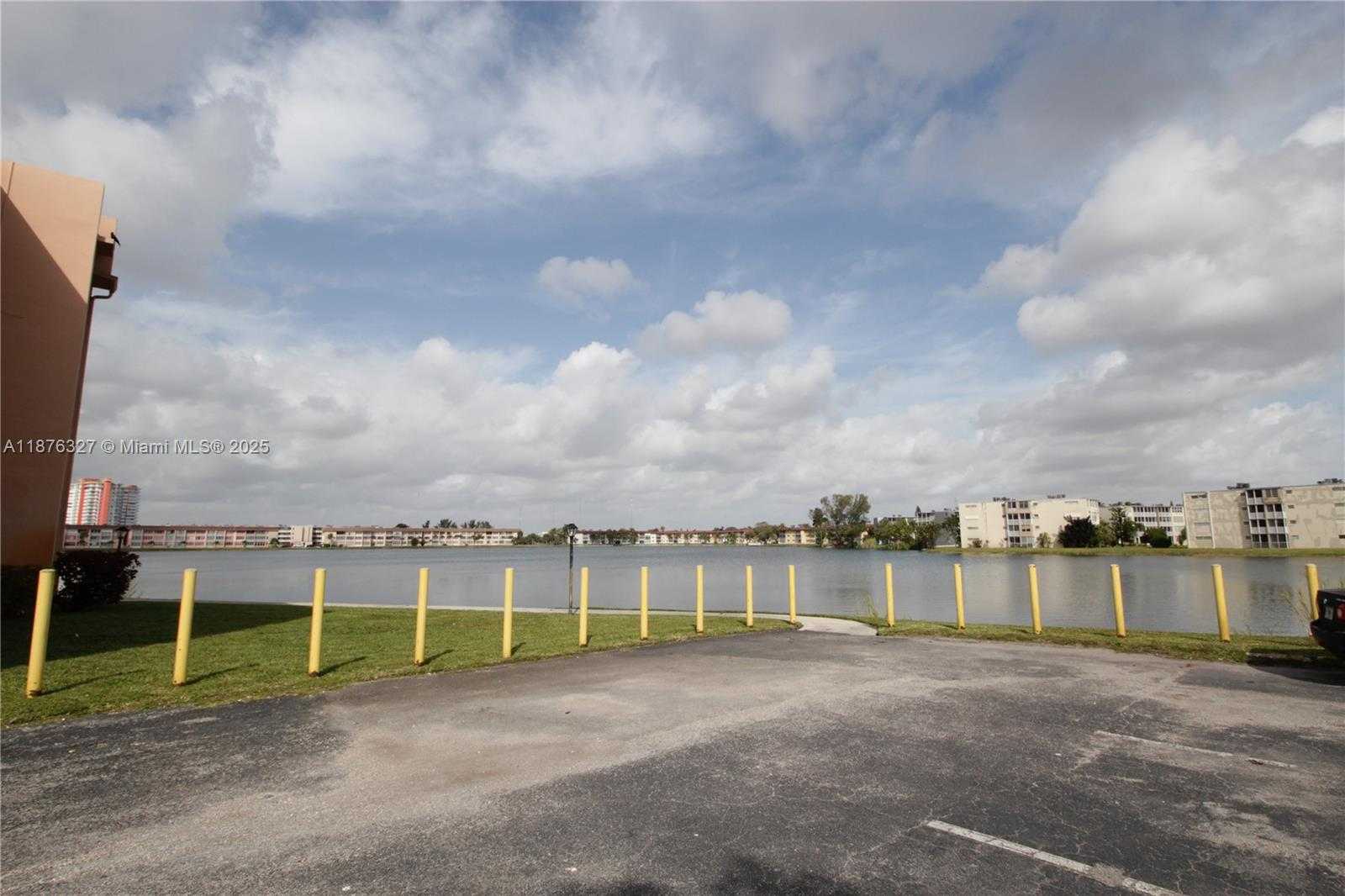 Small Image of 1591 NORTH EAST MIAMI GARDENS DR #302, Miami Number 12