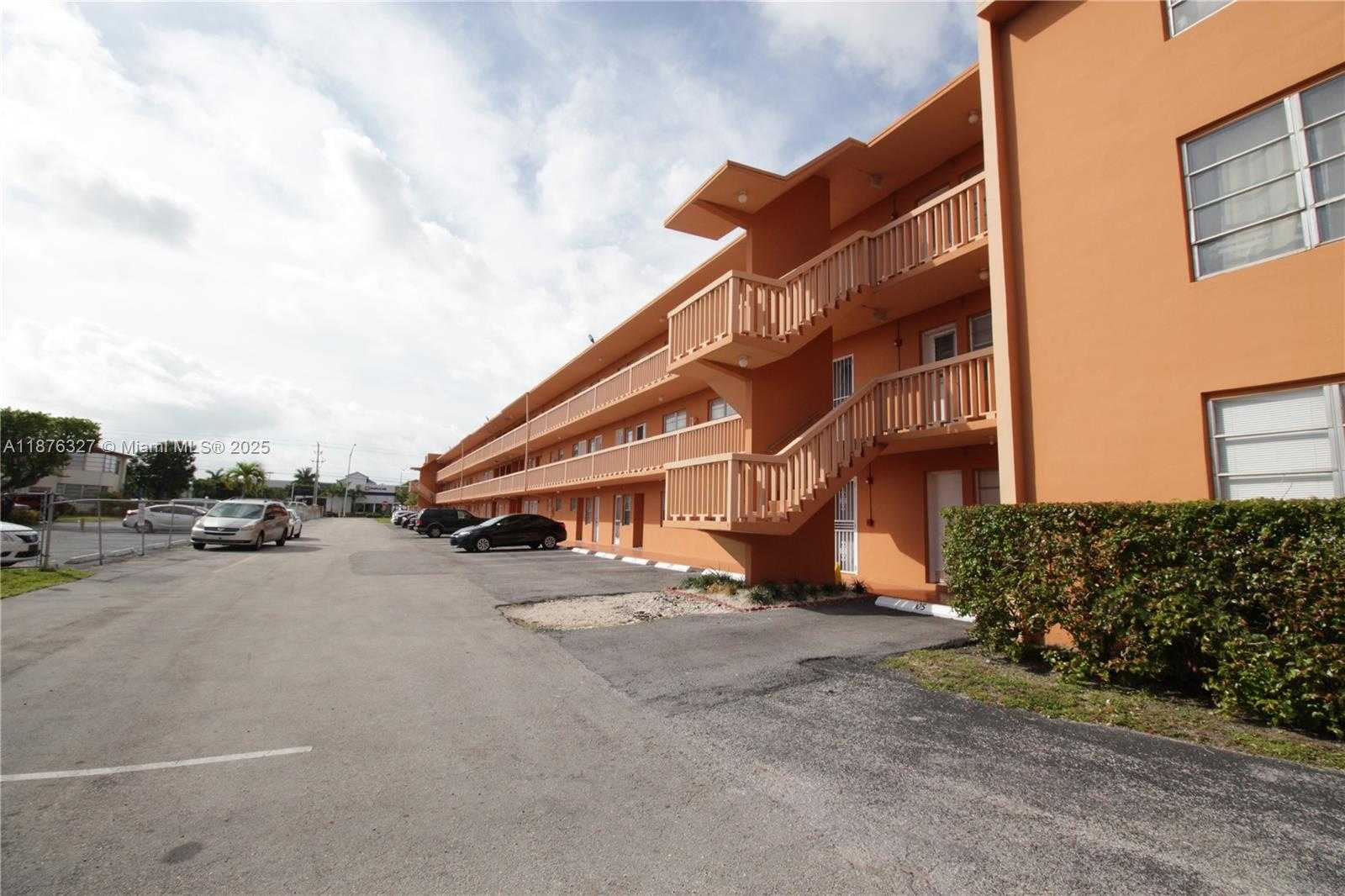 Small Image of 1591 NORTH EAST MIAMI GARDENS DR #302, Miami Number 13